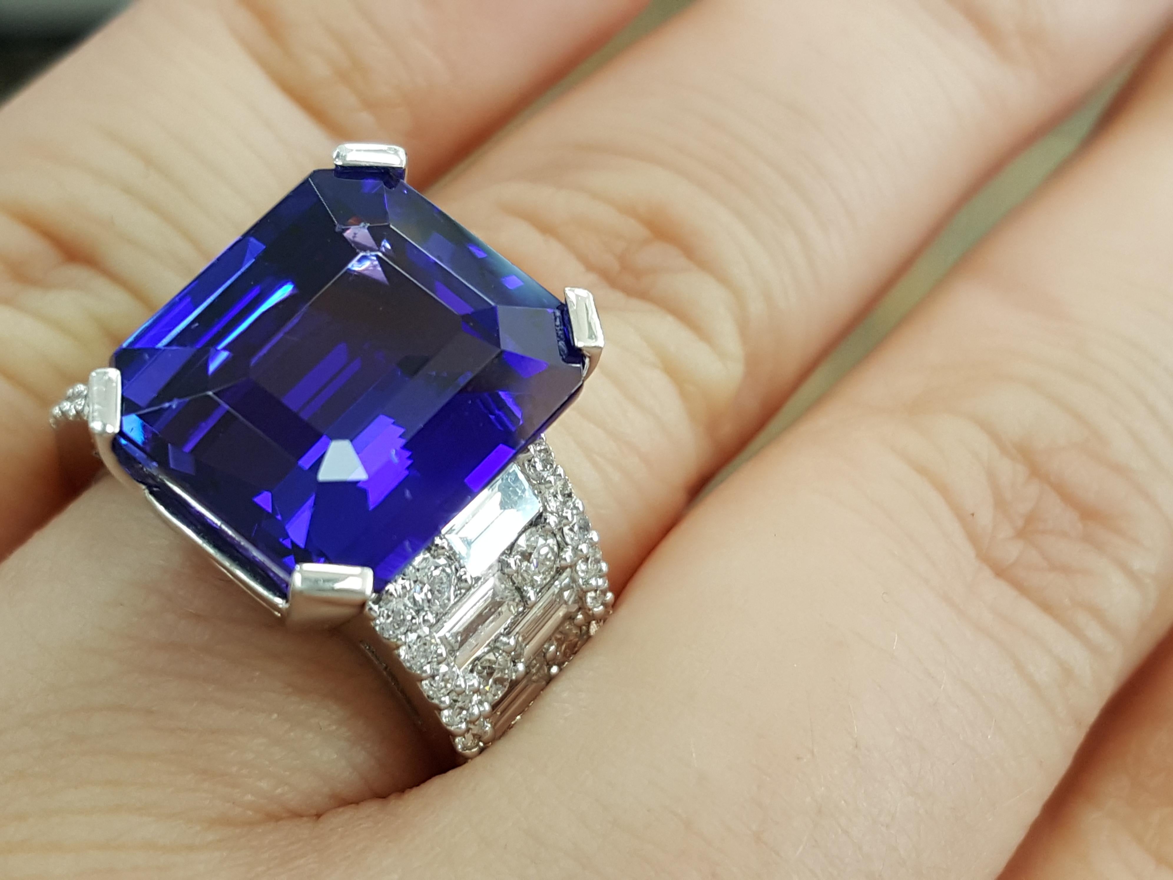 12.12 Carat Tanzanite and Diamond Cocktail Ring in 18 Karat White Gold In New Condition For Sale In Addison, TX