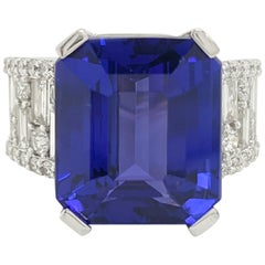 Anillo cóctel de tanzanita y diamantes de 12,12 quilates en oro blanco de 18 quilates