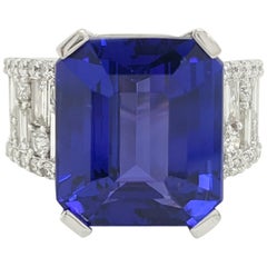 Bague cocktail en or blanc 18 carats avec tanzanite de 12,12 carats et diamants