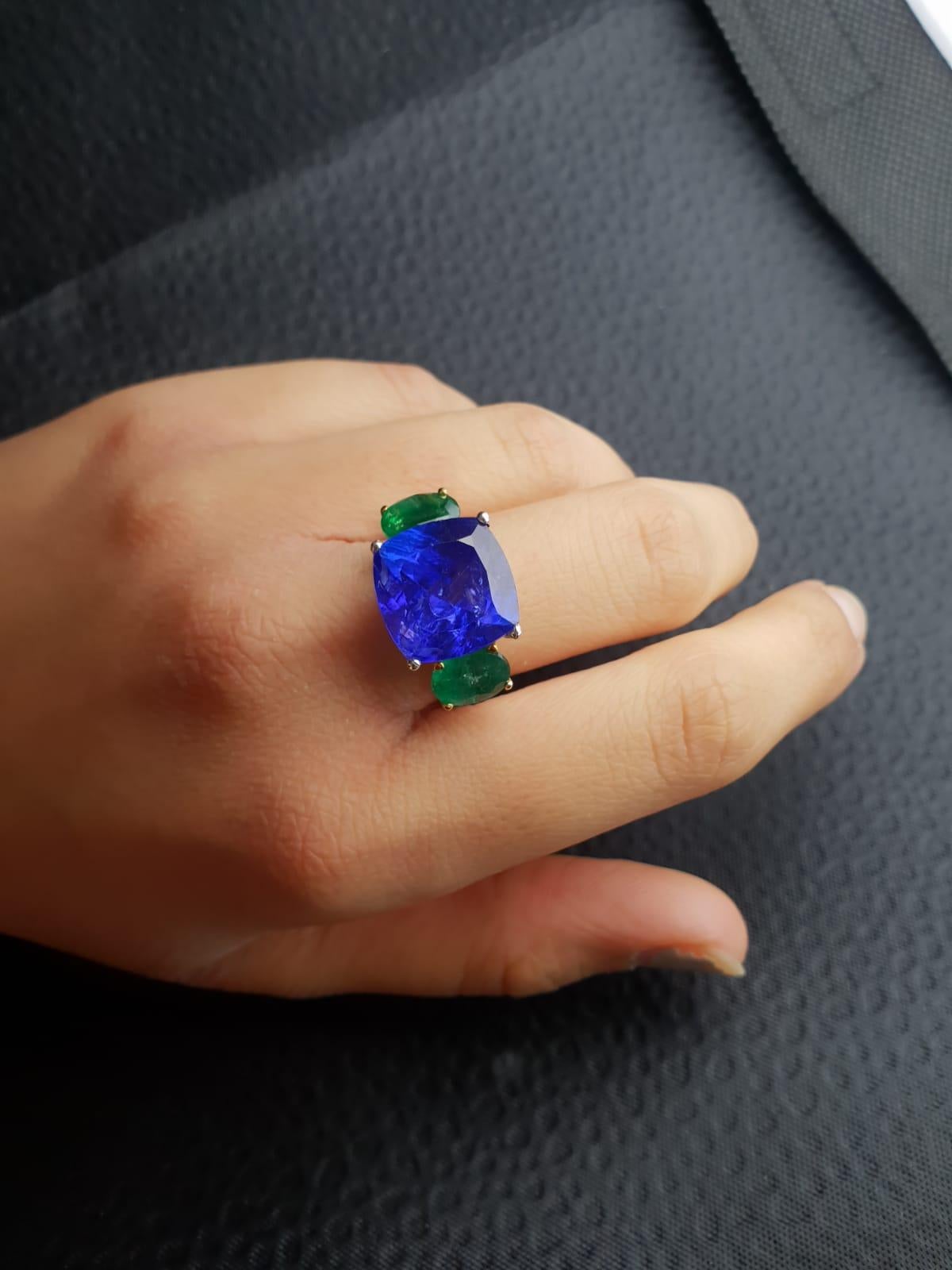 12.12 Carat Tanzanite Cushion and Emerald Engagement Ring In New Condition In Bangkok, Thailand