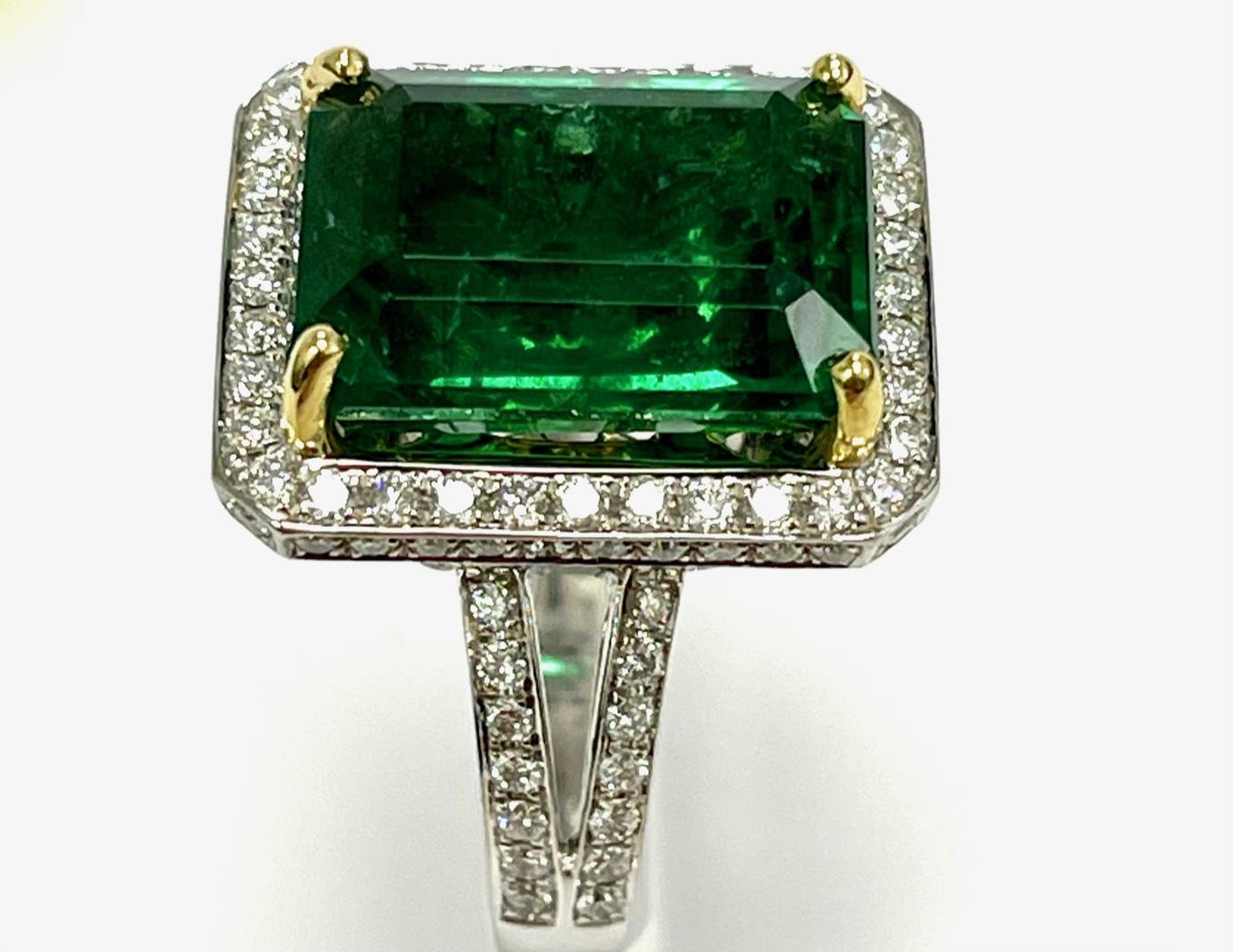 12.12 Carat  Emerald Diamond Ring In New Condition For Sale In New York, NY