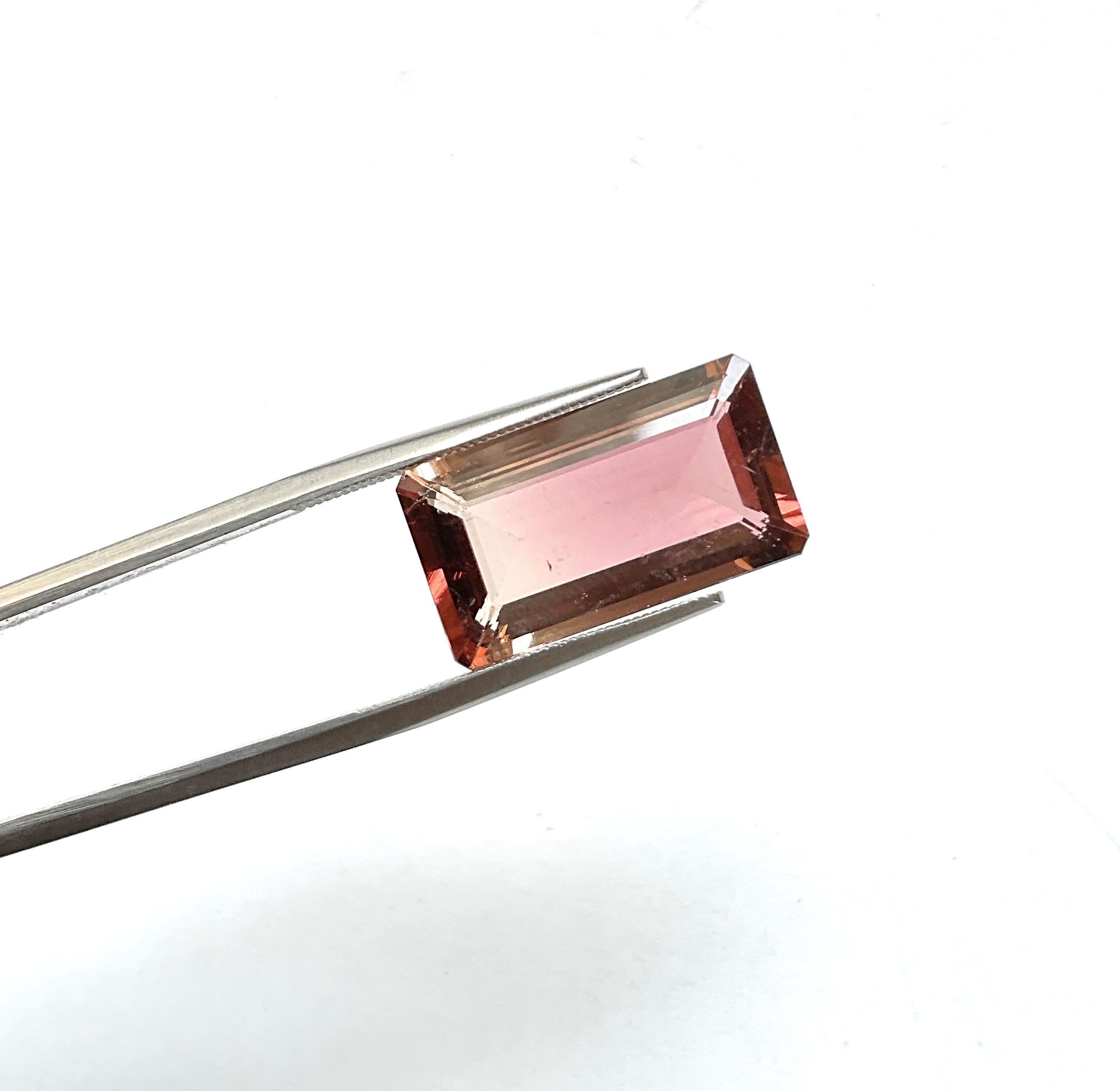 Taille octogone Pierre précieuse naturelle tourmaline roseâtre octogonale à facettes de 12,13 carats en vente