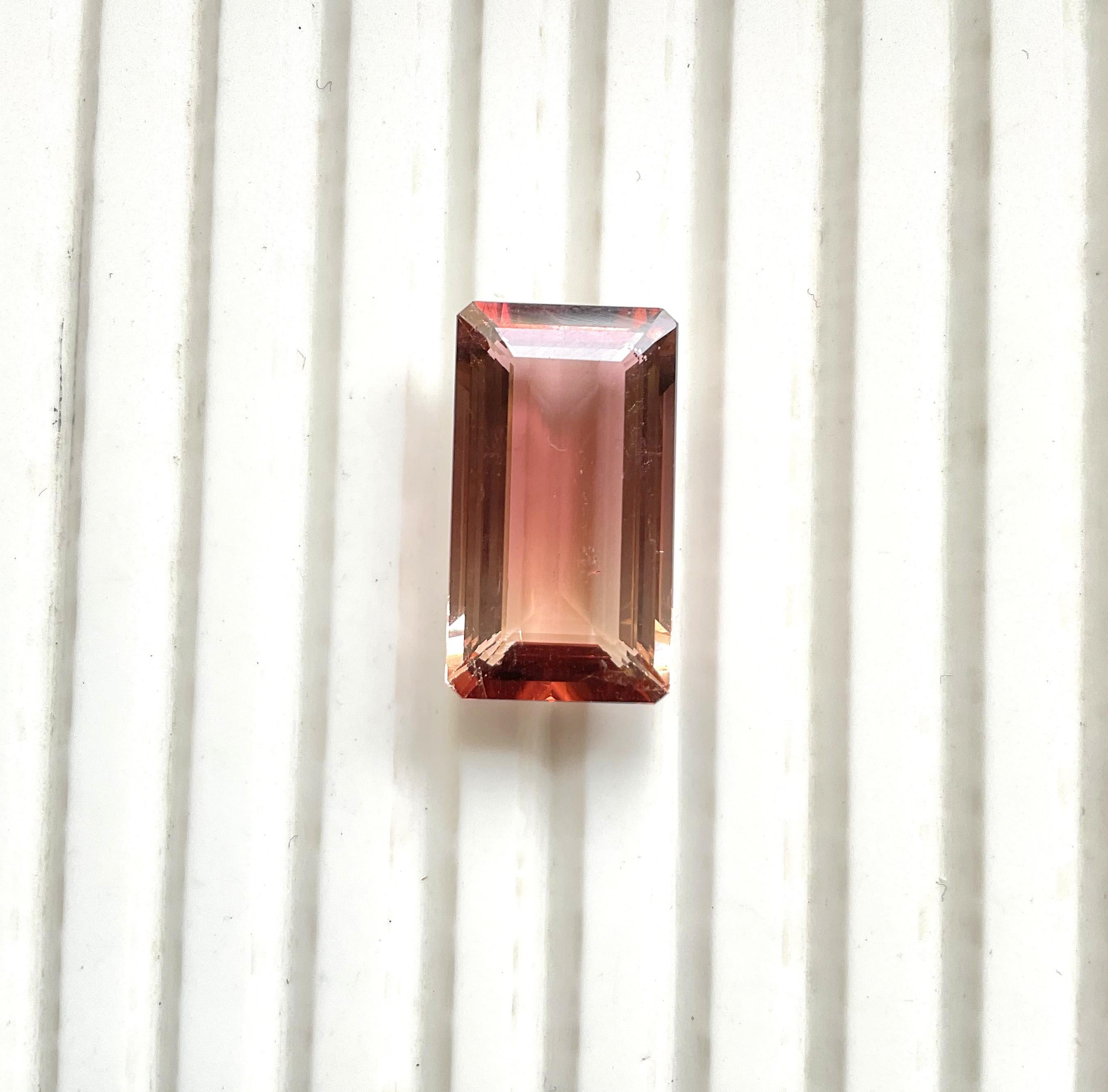 Pierre précieuse naturelle tourmaline roseâtre octogonale à facettes de 12,13 carats Unisexe en vente