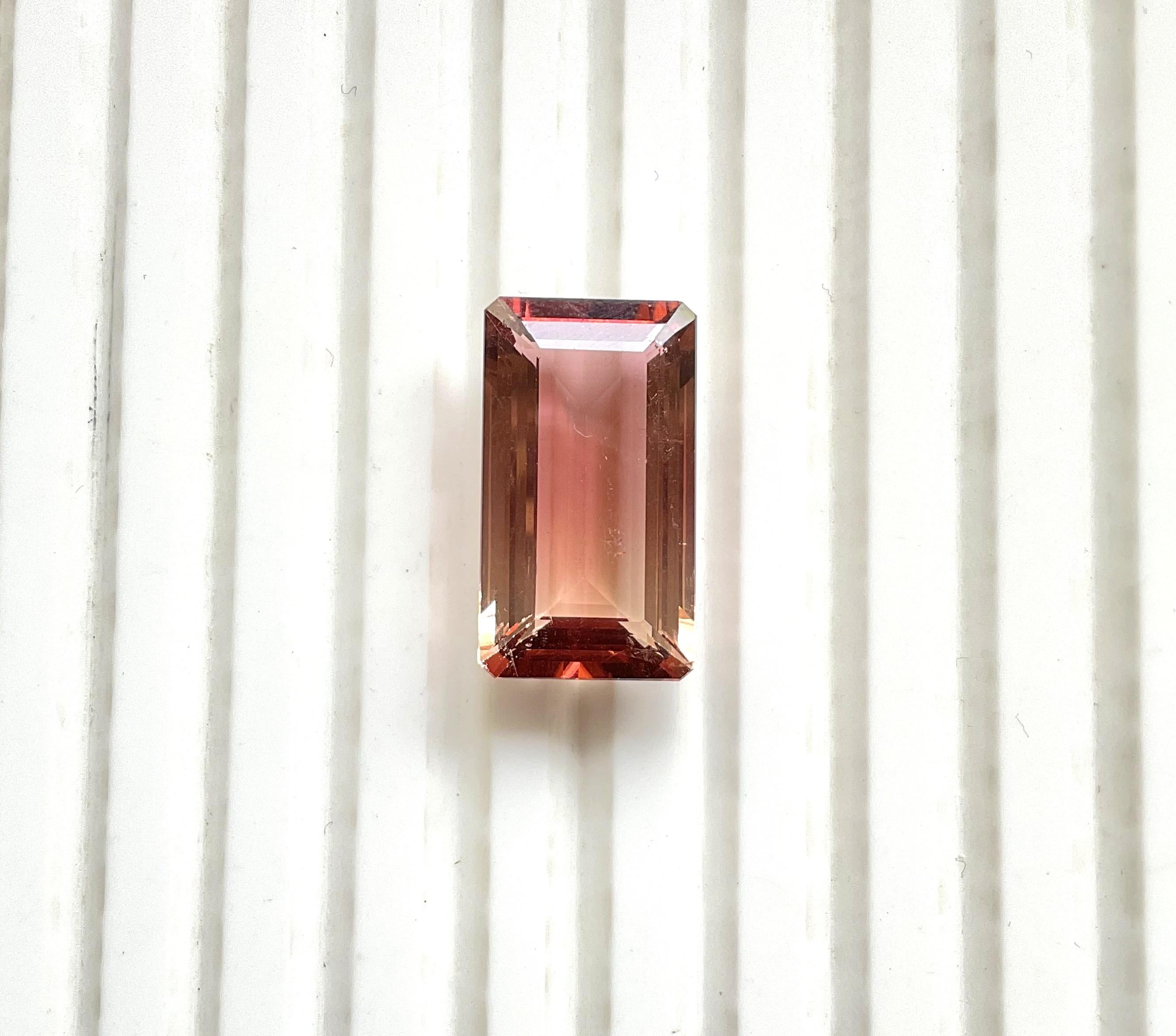 Pierre précieuse naturelle tourmaline roseâtre octogonale à facettes de 12,13 carats en vente 1