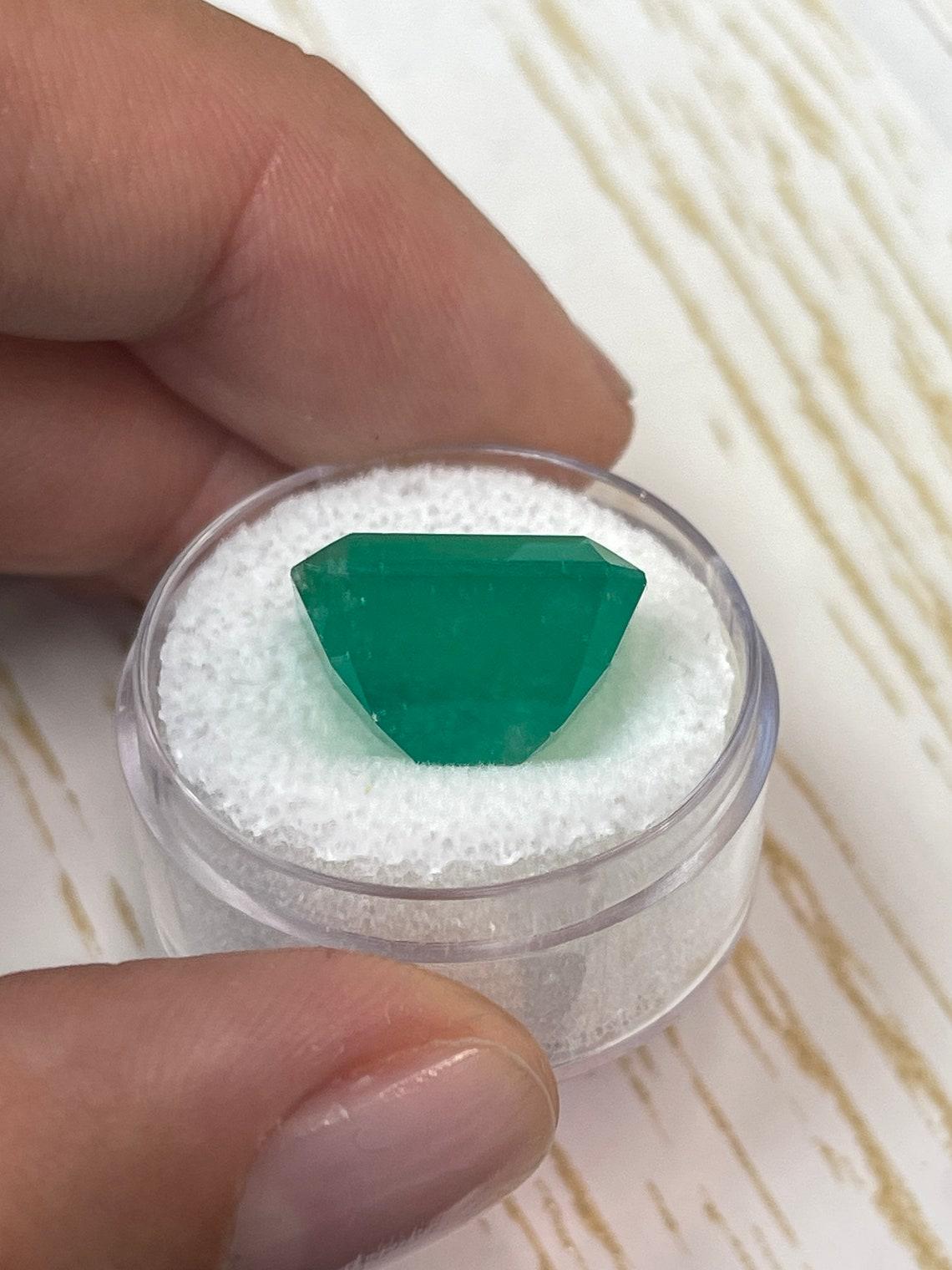 Women's or Men's 12.13ct Fine Muzo Green Emerald Cut Gem 15.5x11.5 Genuine May Birthstone For Sale
