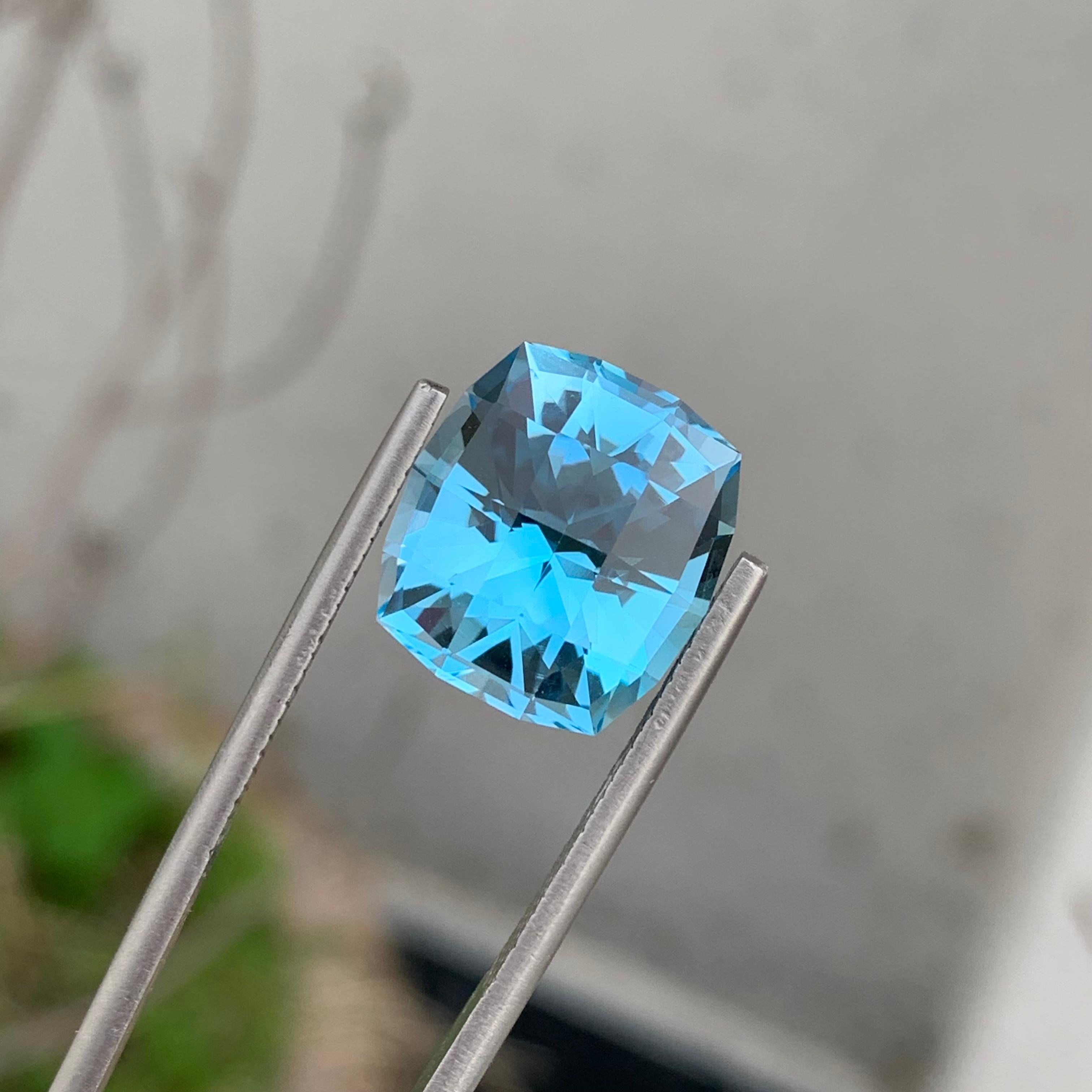 12,15 Karat Facettierter Himmelblauer Topas im Fancy-Schliff für die Schmuckherstellung (Gemischter Schliff) im Angebot