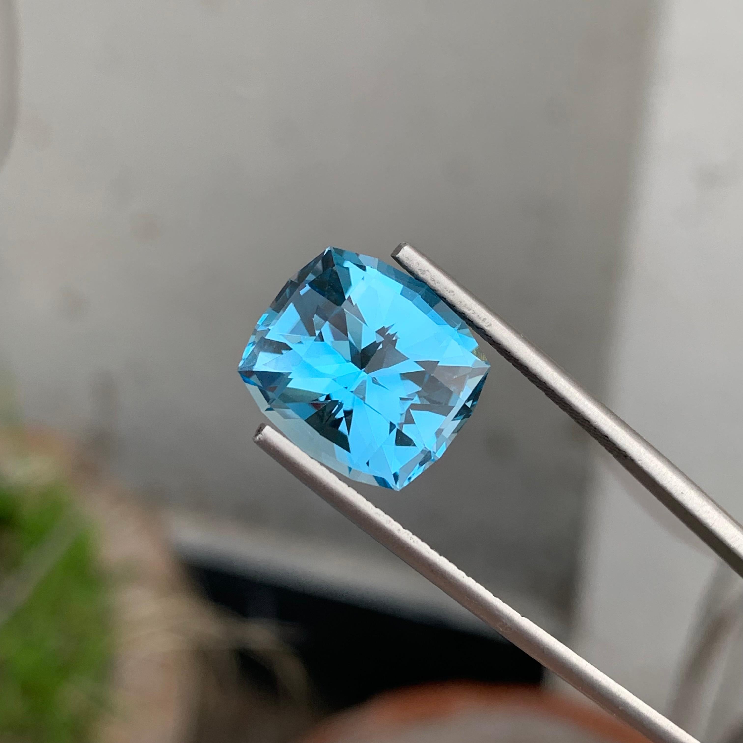 12,15 Karat Facettierter Himmelblauer Topas im Fancy-Schliff für die Schmuckherstellung im Angebot 2