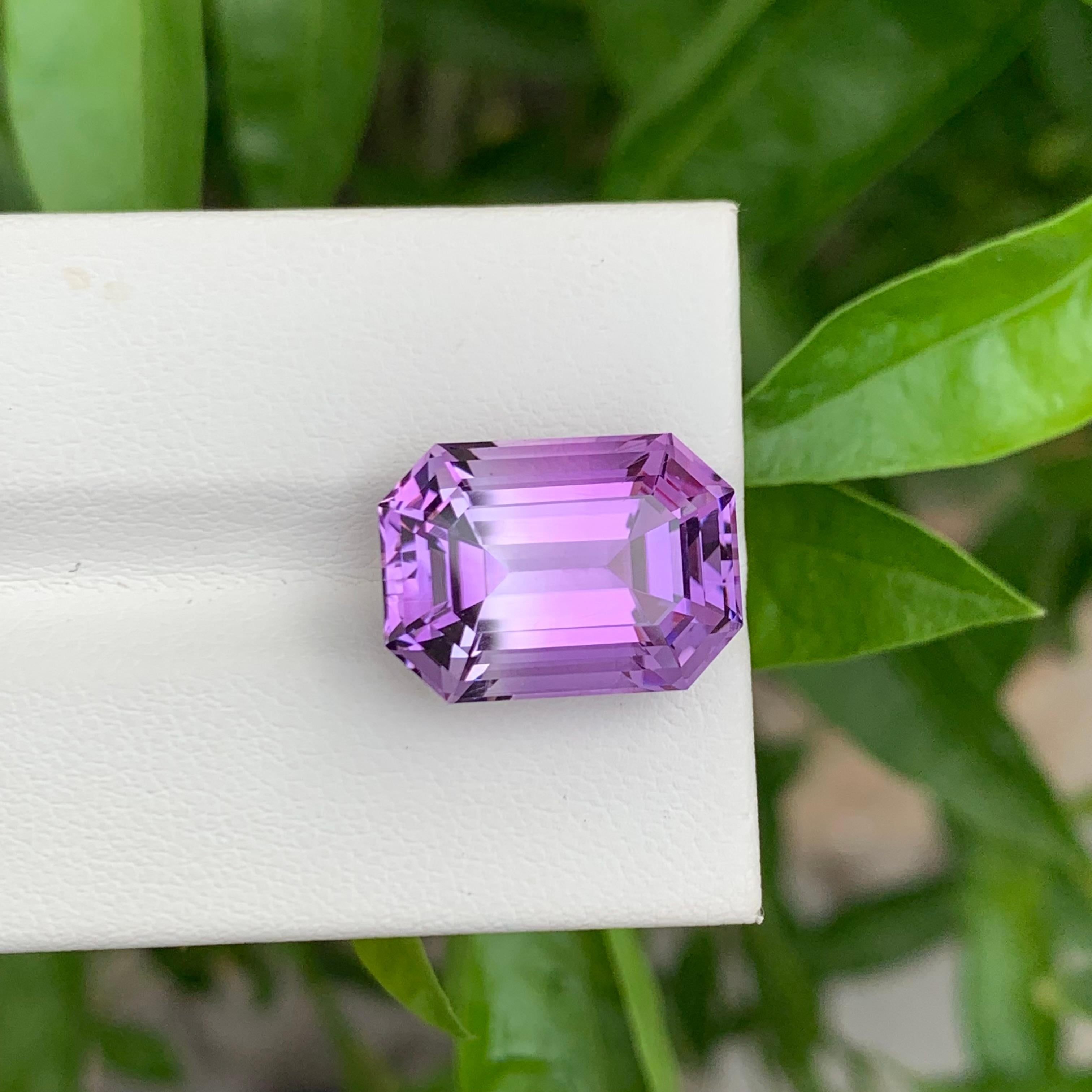12,15 Karat natürlicher loser Amethyst-Smaragd in Smaragdform aus Brasilien (Arts and Crafts) im Angebot
