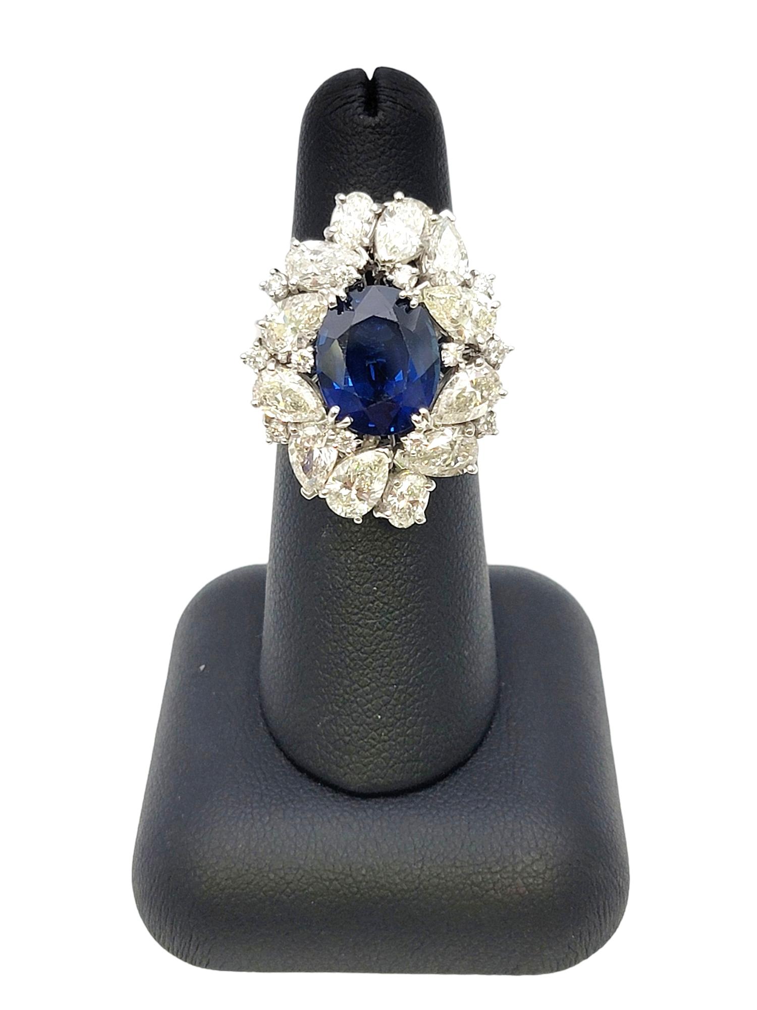 Bague cocktail en or blanc grappe de saphirs naturels et diamants de 12,15 carats au total  en vente 9