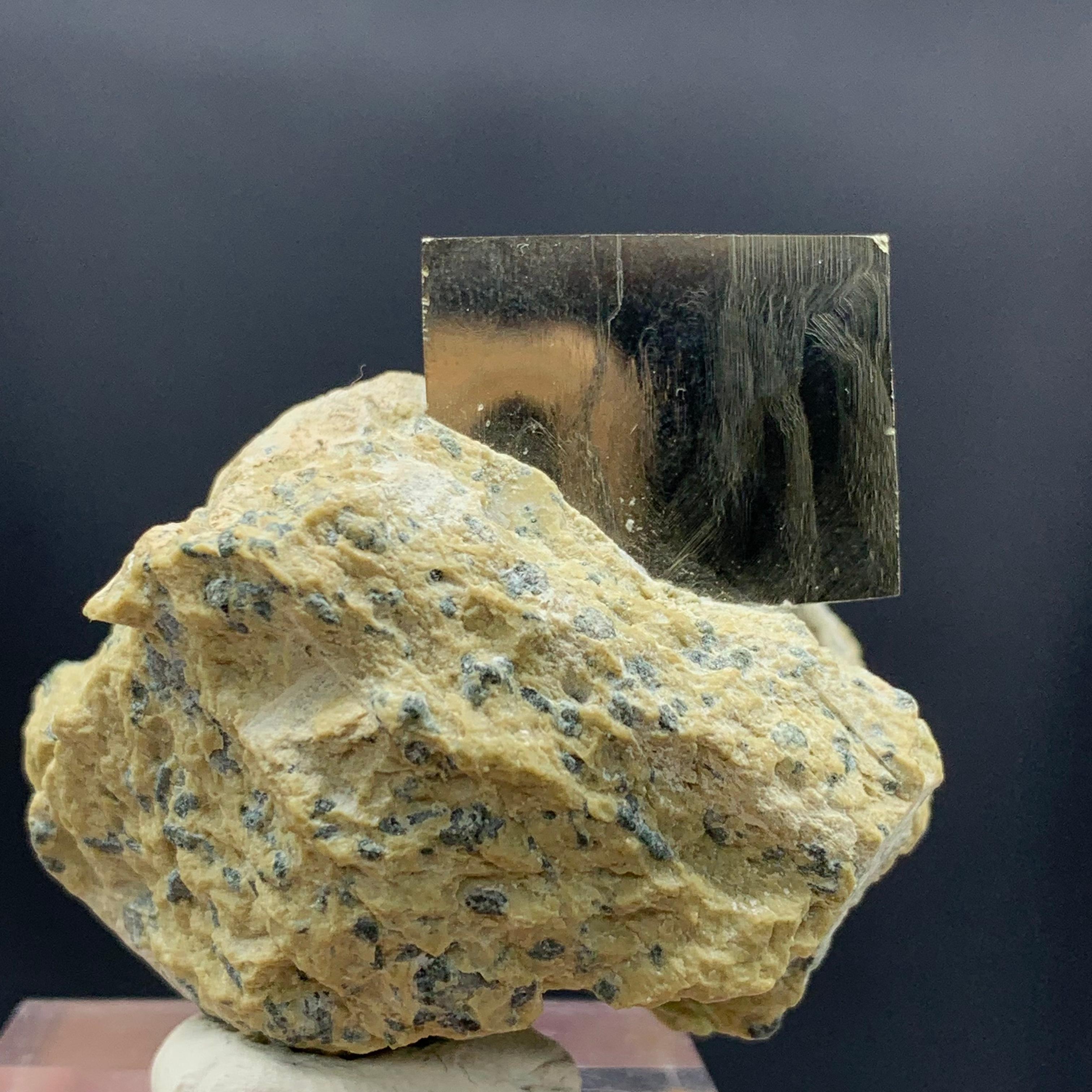 121.53 Gram Lustrous Pyrite Cube On Marl Matrix Rock Specimen From Spain In Good Condition For Sale In Peshawar, PK