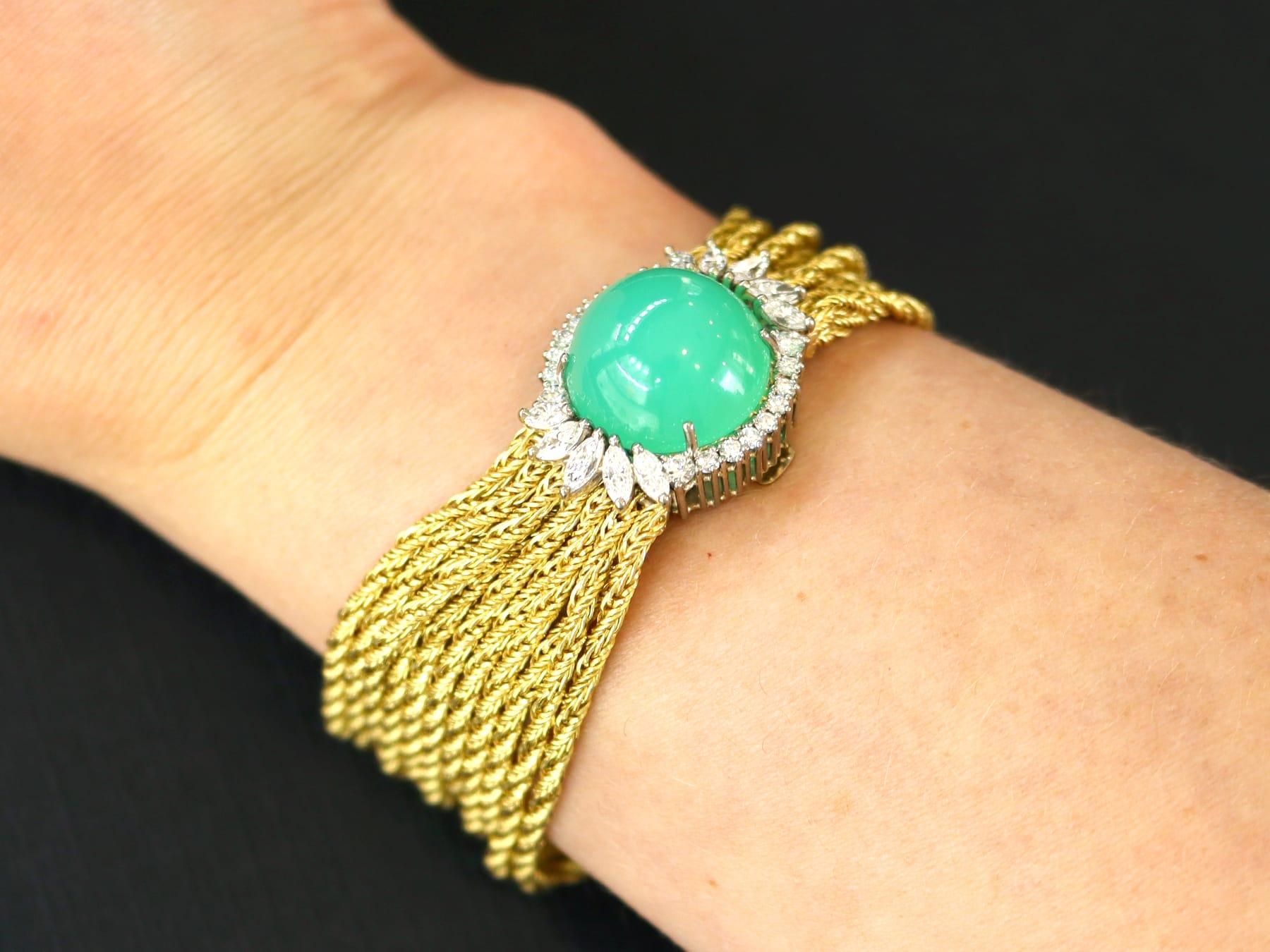 Taille ronde Bracelet en or jaune avec chrysoprase taillée en cabochon de 12,16 carats et diamants de 2,42 carats en vente