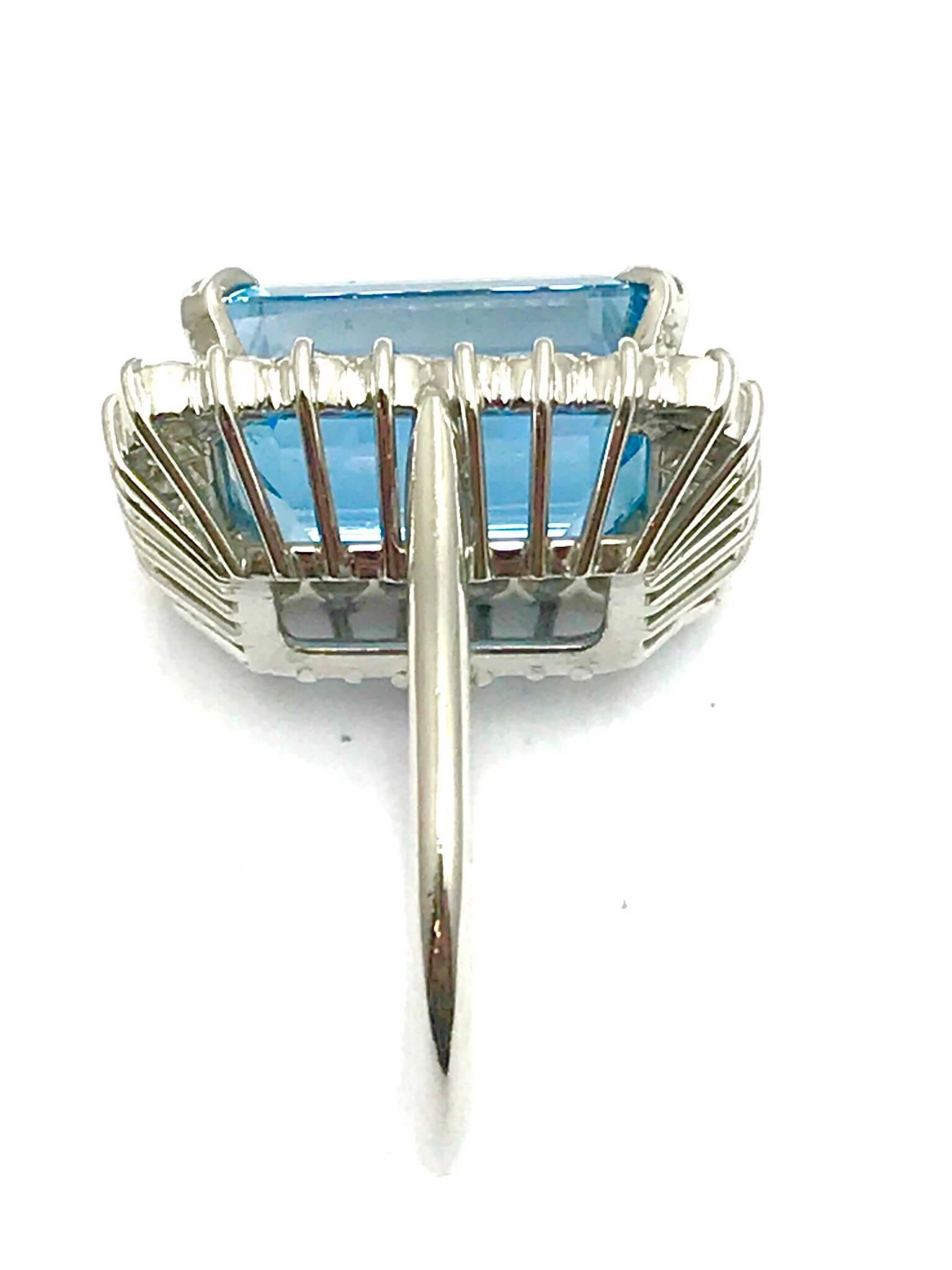 Women's or Men's 12.16 Carat Emerald Cut Aquamarine and Diamond Platinum Ring For Sale