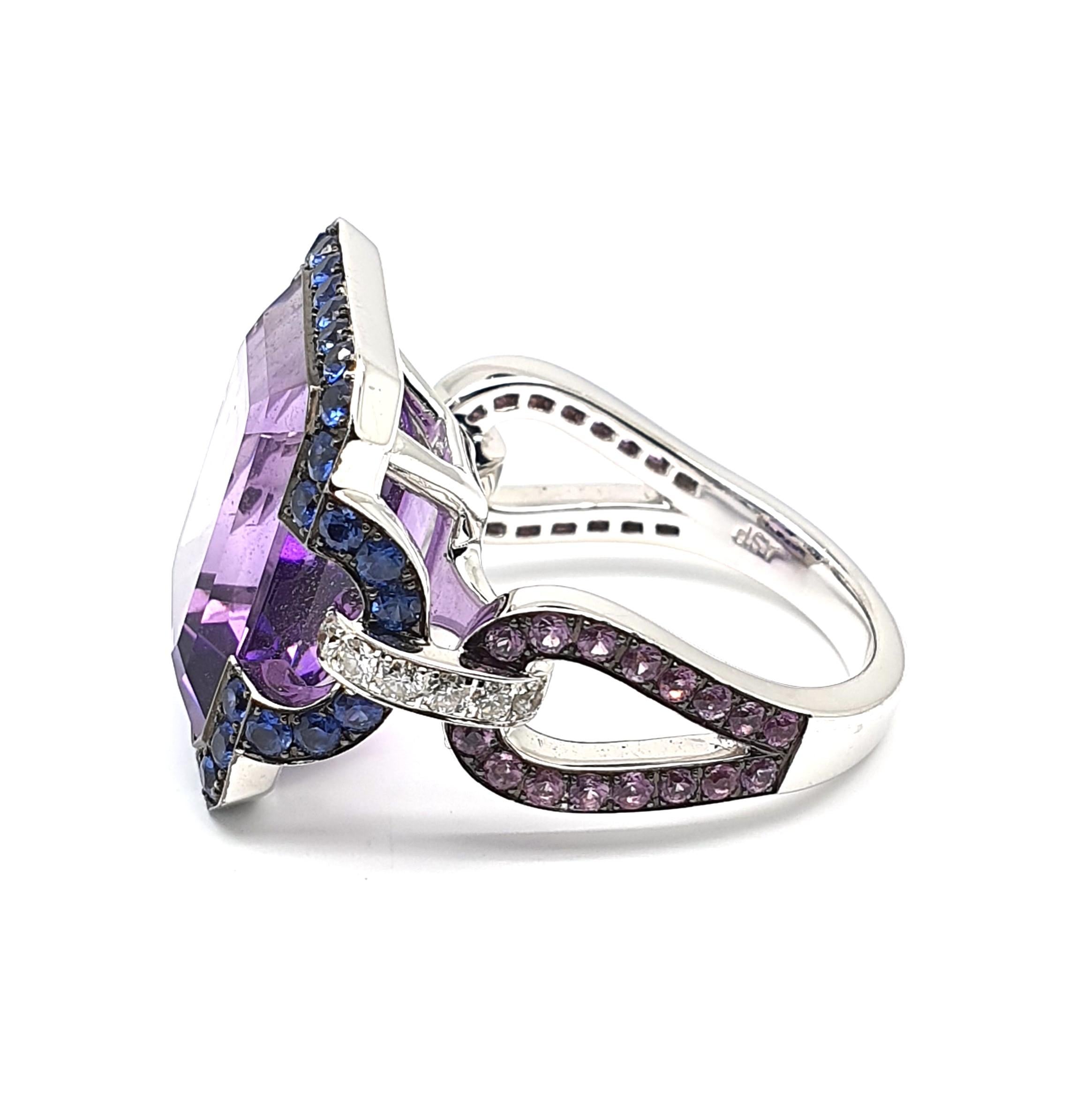 Emerald Cut 12.18 Carat, 8 Angled Amethyst Ring in 18 Karat Gold, Lilac Corunds and Diamonds For Sale