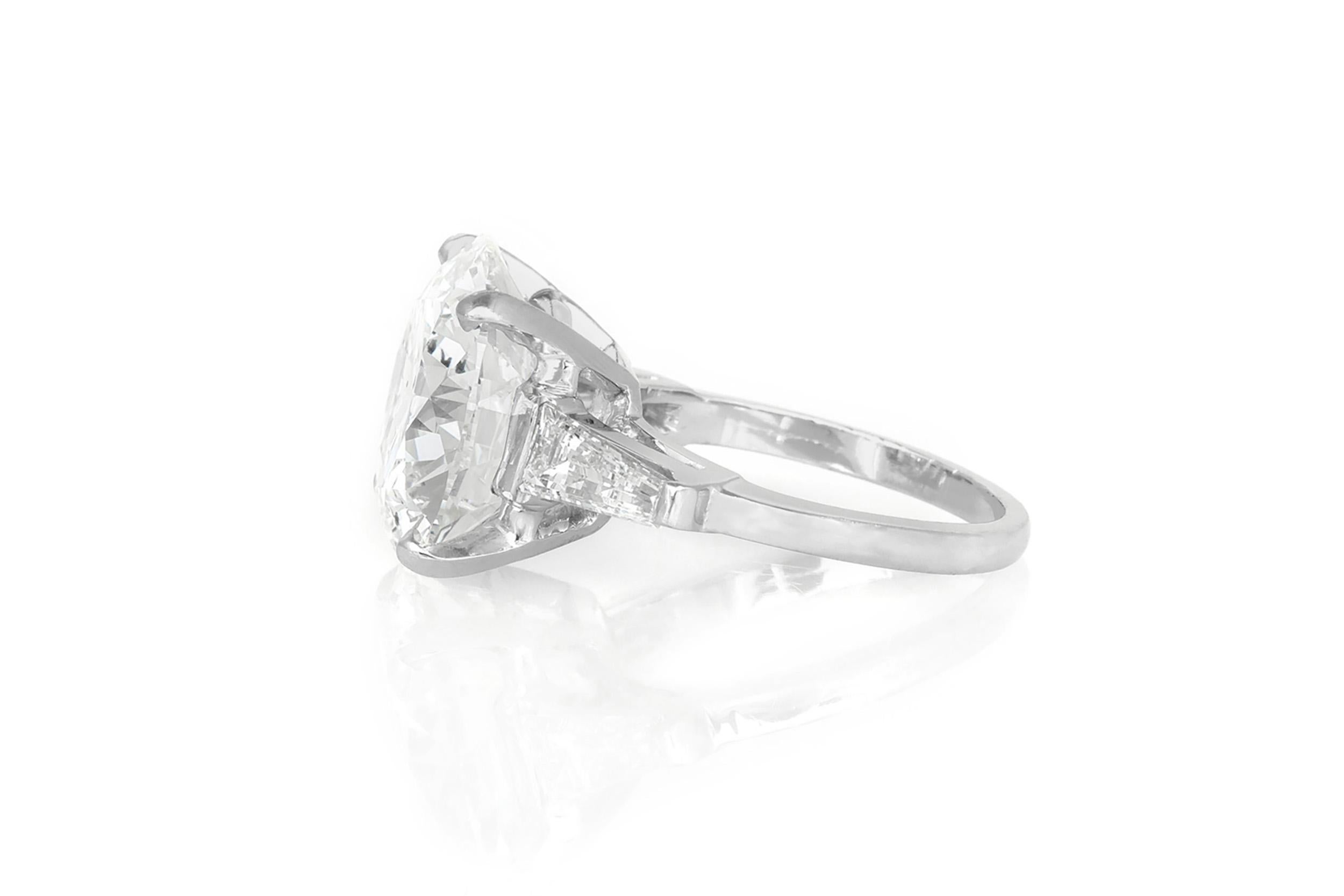 Taille ronde Bague de fiançailles en diamant de 12.19 carats à taille ronde et brillante en vente