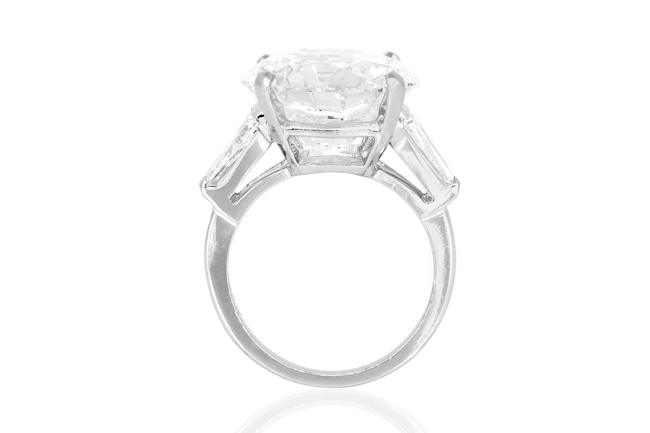 Bague de fiançailles en diamant de 12.19 carats à taille ronde et brillante Bon état - En vente à New York, NY