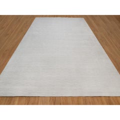 12'1" x 15' großer, handgewebter, einfarbiger, moderner Polyester-Teppich in der Farbe „Daisy White“ mit Striae-Muster (XL)