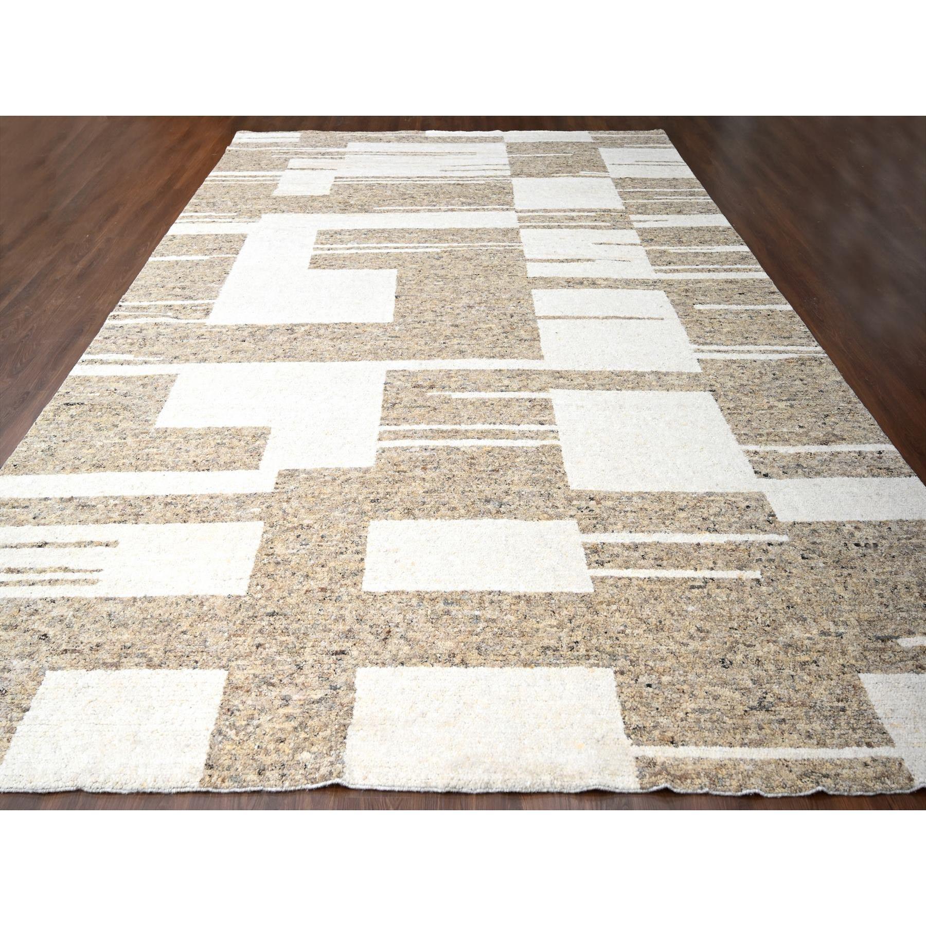 Dies ist ein wirklich echtes Unikat: weicher und lebendiger Flor, handgeknüpft, natürlicher Ausschlag, minimalistisches Design, 100% Wolle, Übergröße, Orientteppich. Es wurde monatelang in jahrhundertealten Webtechniken von Experten