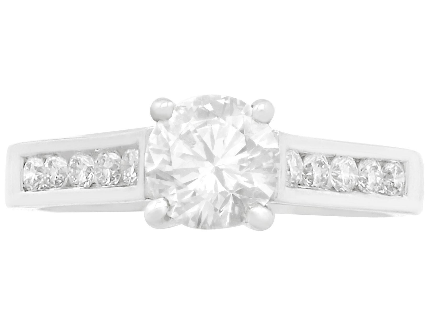 Taille ronde Bague de fiançailles solitaire en platine et diamant de 1.22 carats en vente