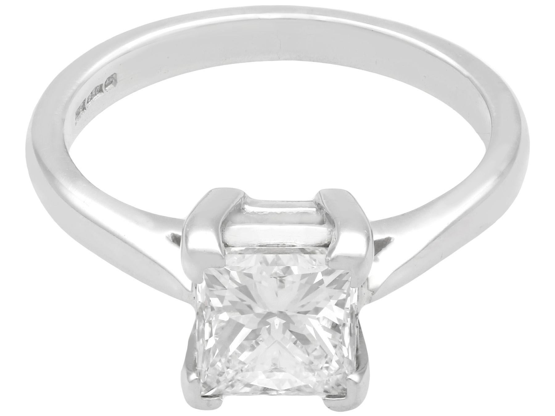 Contemporary 1.22 Carat Diamond and Platinum Solitaire Engagement Ring For Sale