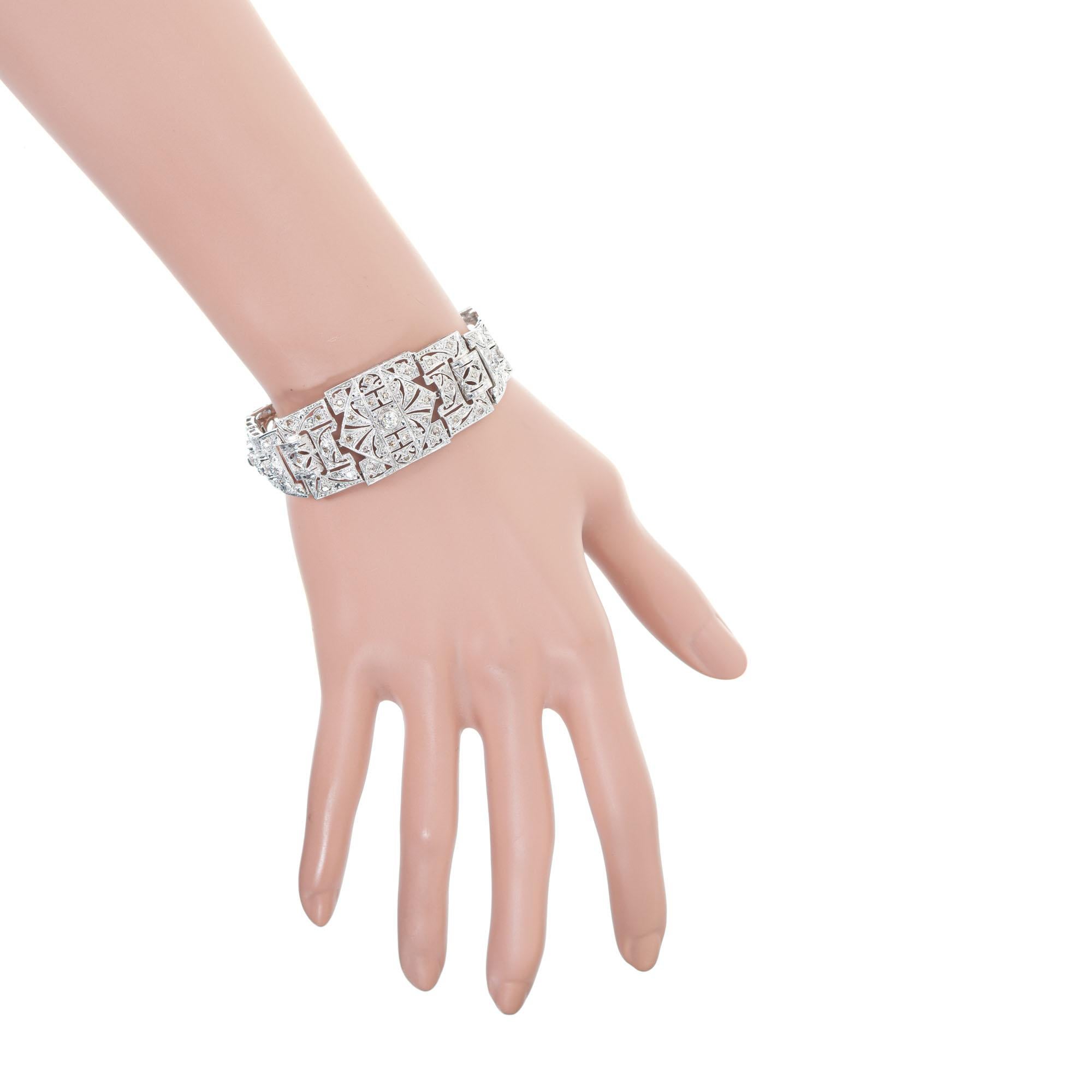 Bracelet Art déco à larges maillons articulés en platine avec diamants de 1,22 carat Bon état - En vente à Stamford, CT
