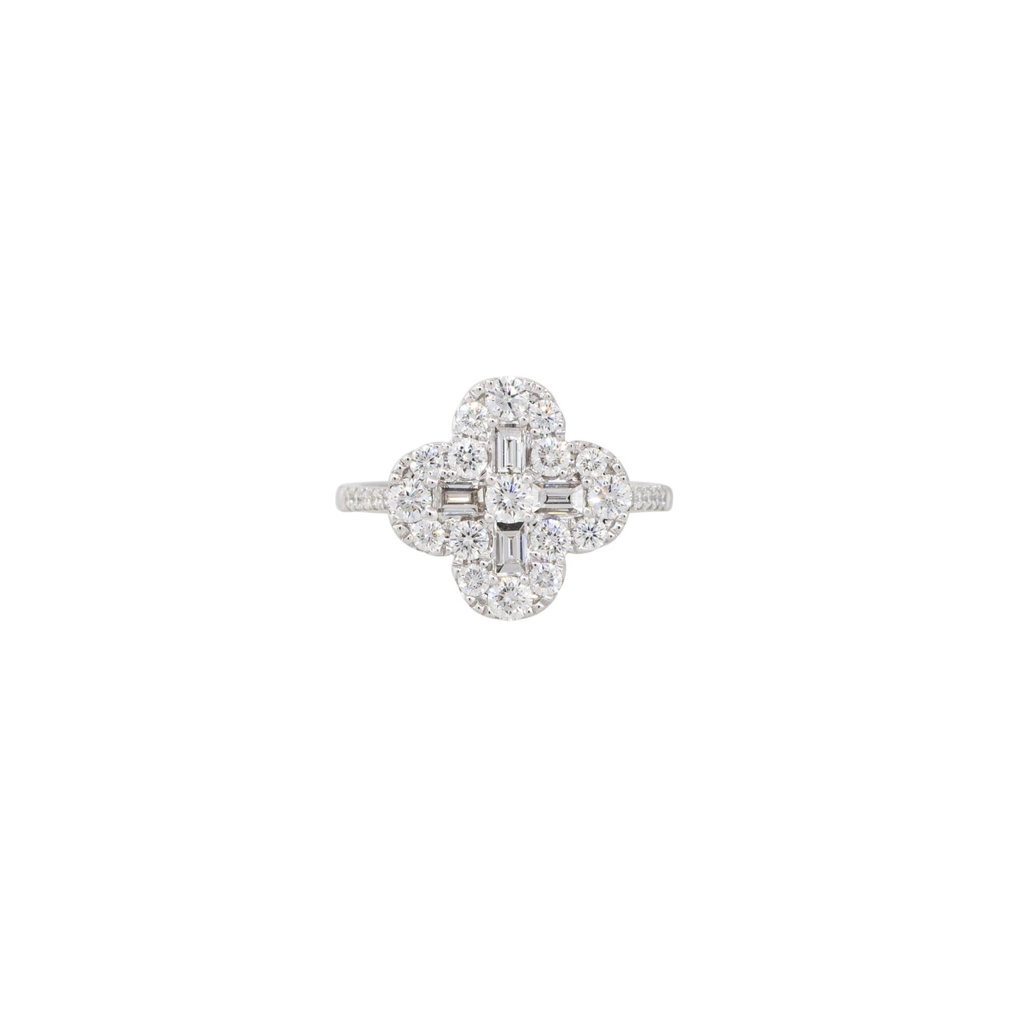 Round Cut 1.22 Carat Diamond Clover Style Ring 18 Karat in Stock For Sale