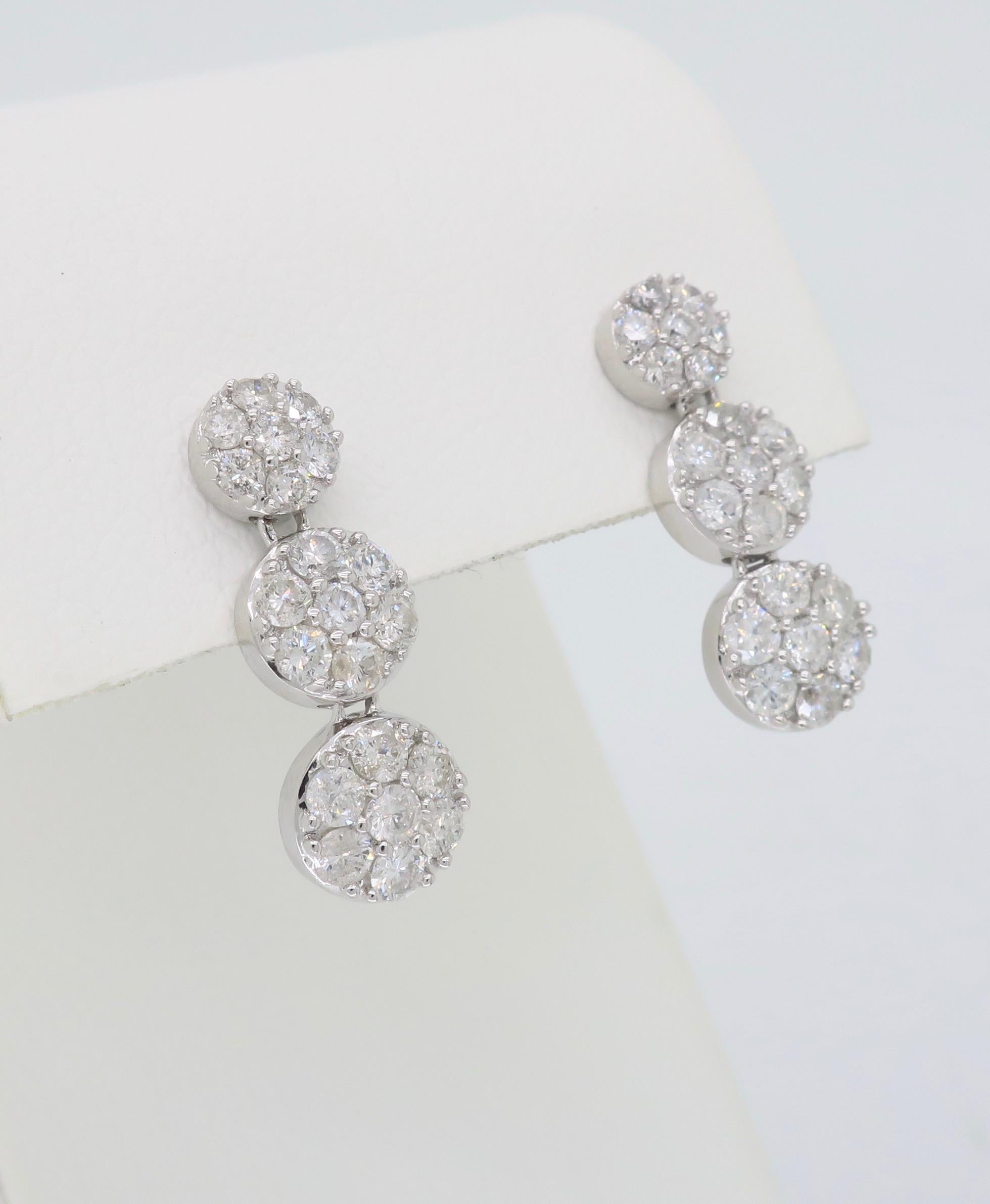 1.22 Carat Diamond Dangle Drop Earrings in 18 Karat White Gold 1