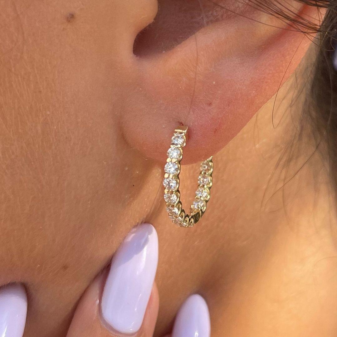 1.22 Carat Diamond Modern Hoop Earrings in 14 Karat Yellow Gold - Shlomit Rogel

The Kayla hoop earrings are designed to steal the show! Handcrafted from 14k yellow gold with pavé set genuine diamonds, totaling 1.22 carat, along the inside and