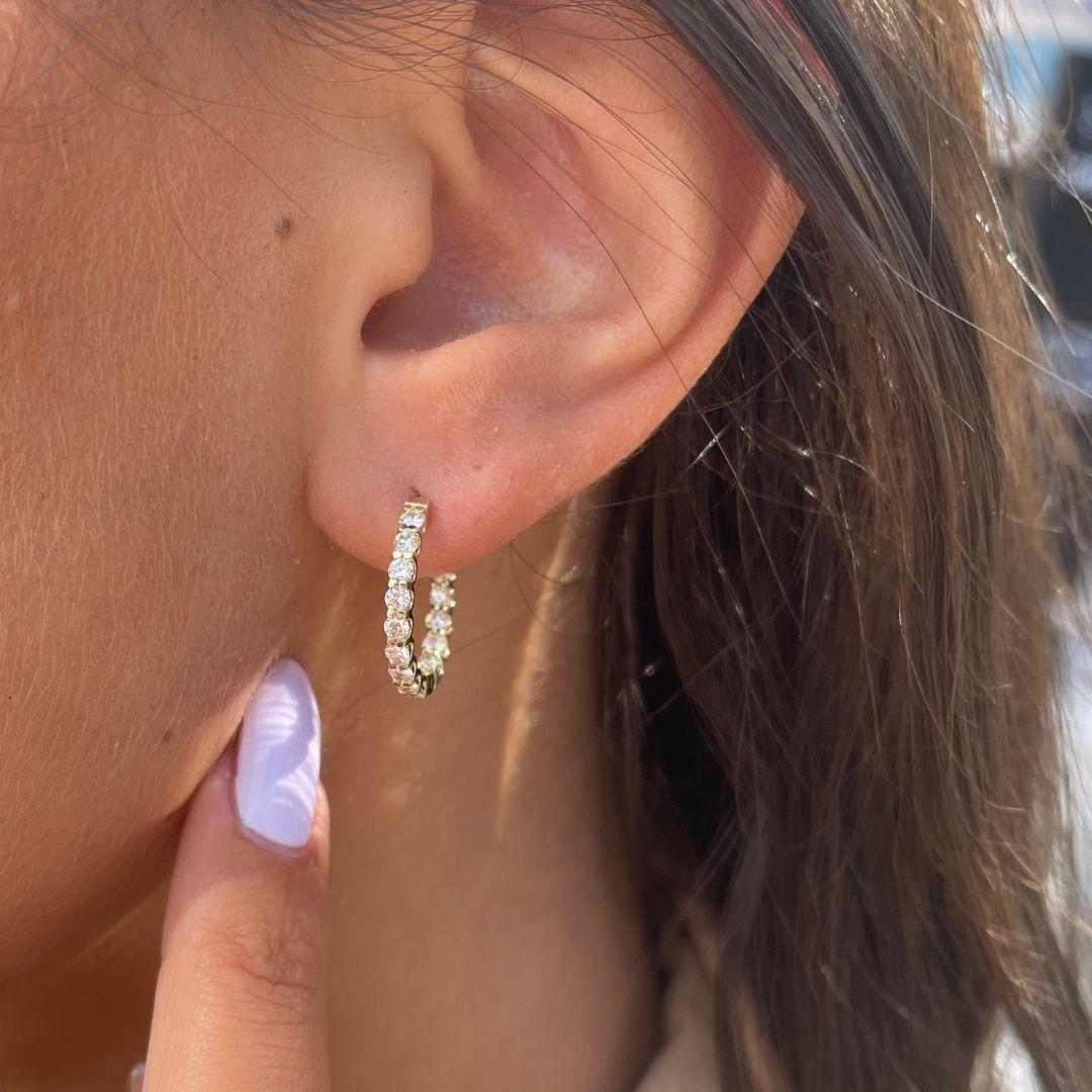 Taille ronde Shlomit Rogel, boucles d'oreilles modernes en or jaune 14 carats avec diamants de 1,22 carat en vente