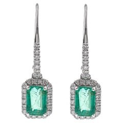 1,22 Karat Smaragd im Smaragdschliff mit Diamantakzenten 14K Weißgold Ohrring.