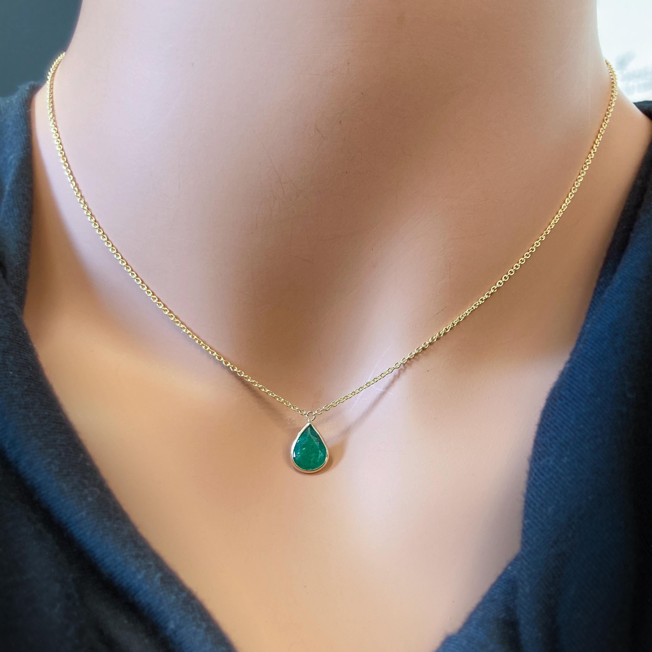 Contemporary 1.22 Carat Green Emerald Pear Shape Fashion Necklaces In 14K Yellow Gold For Sale
