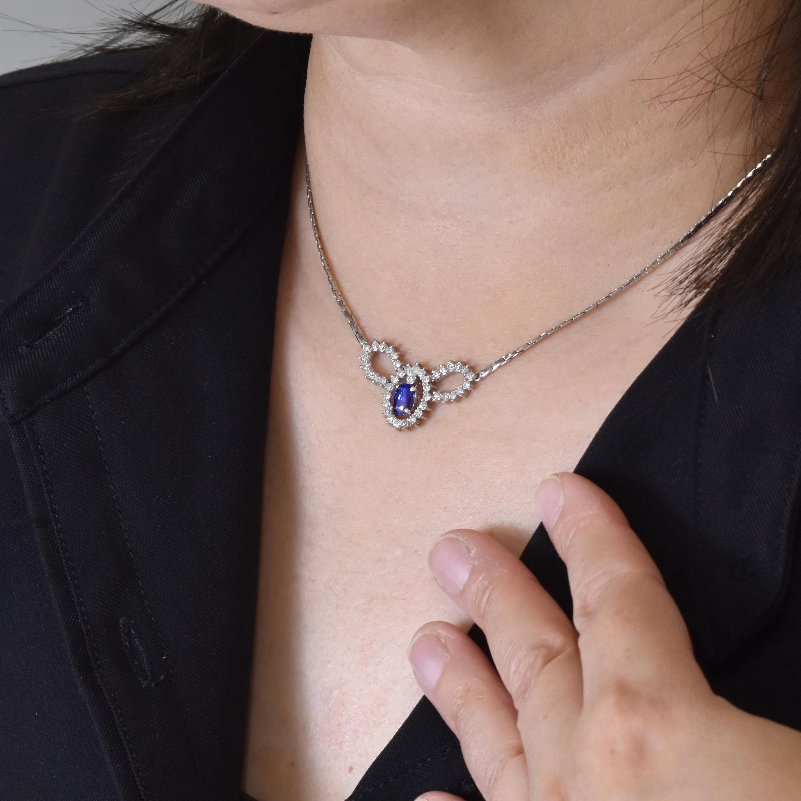 1.22 Carat Natural Royal Blue Sapphire and Diamond Necklace Made in Platinum In New Condition For Sale In Tokyo, JP