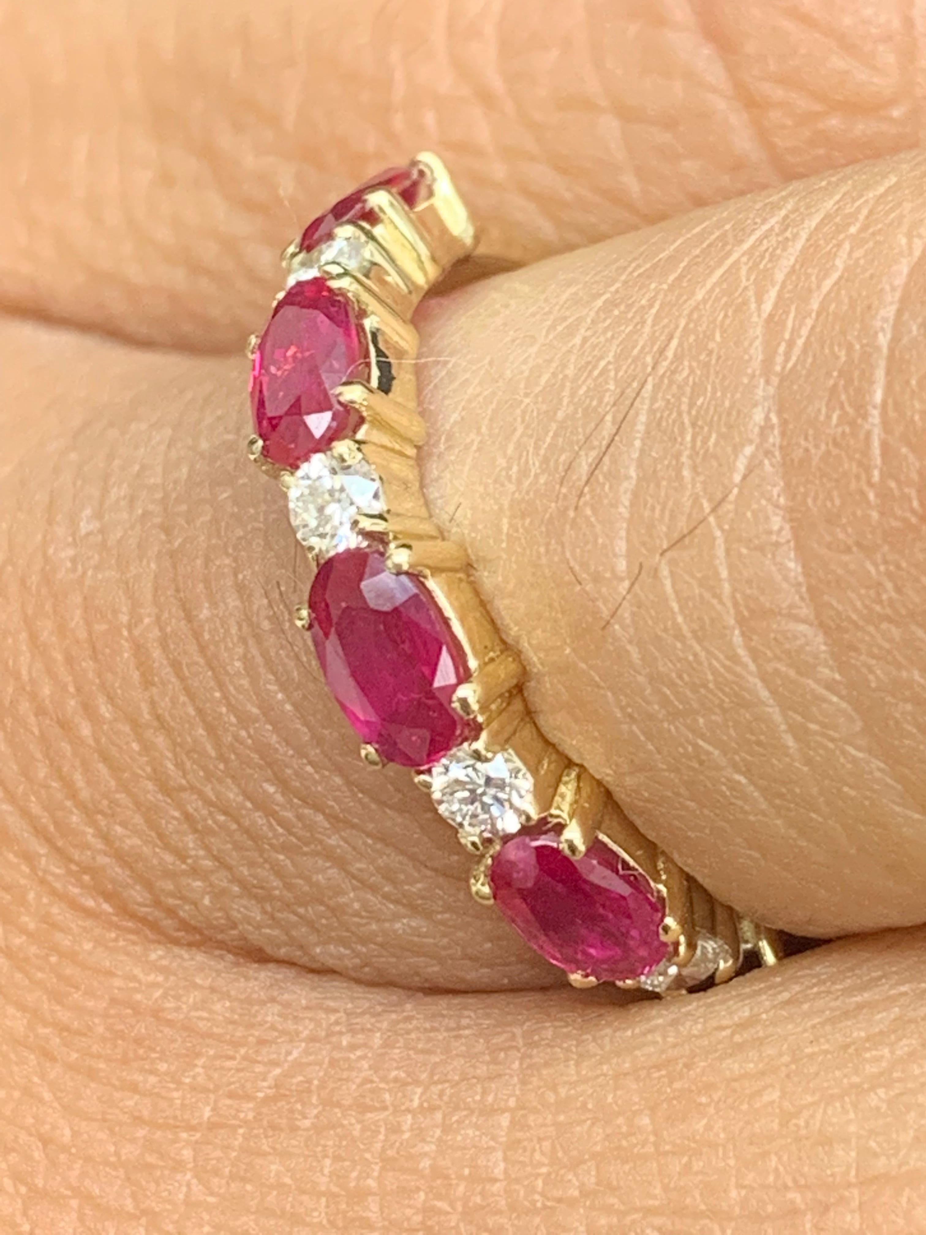 1.22 Karat Ovalschliff abwechselnd Rubin Diamant Ehering aus 14K Gelbgold Damen im Angebot
