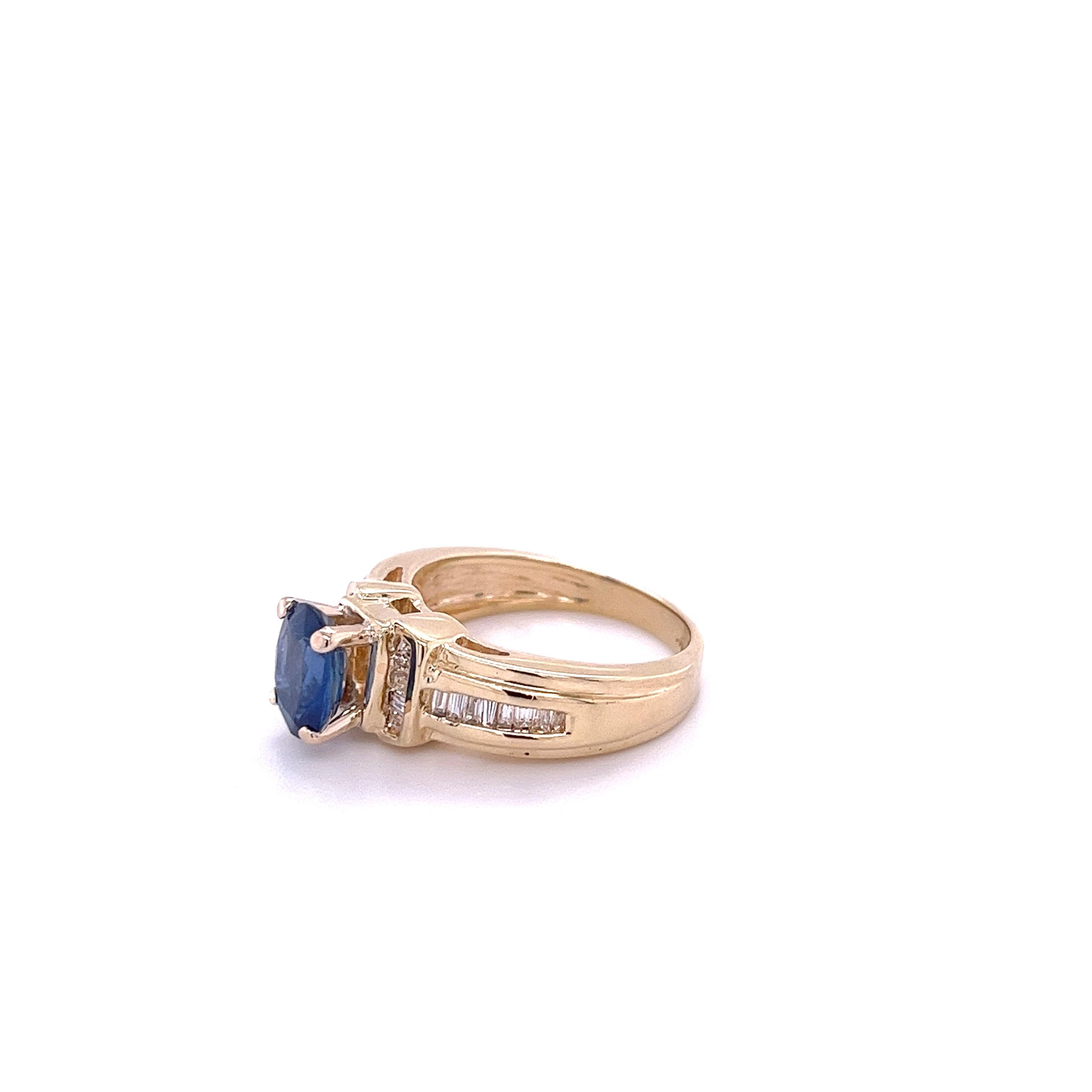 Women's 1.22 Carat Oval Cut Blue Sapphire with Baguette Cut Diamond in 14k Gold Ring For Sale