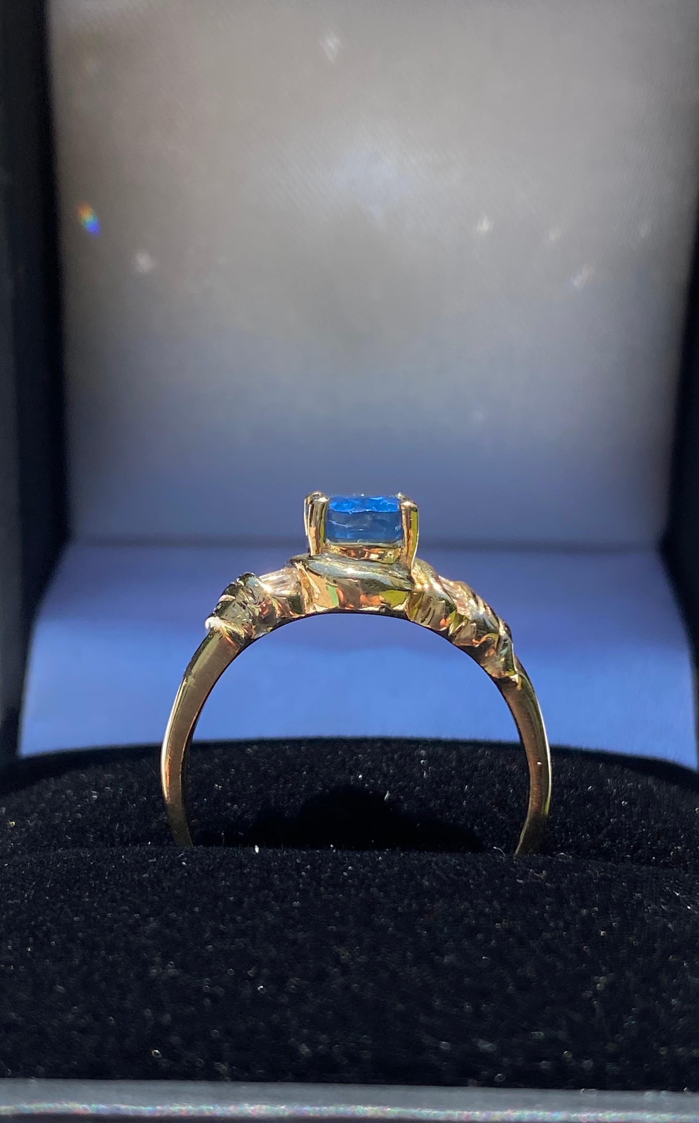 1.22 Carat Oval Cut Ceylon Sapphire and Diamond Ring 14k Gold Sri Lanka Sapphire For Sale 2