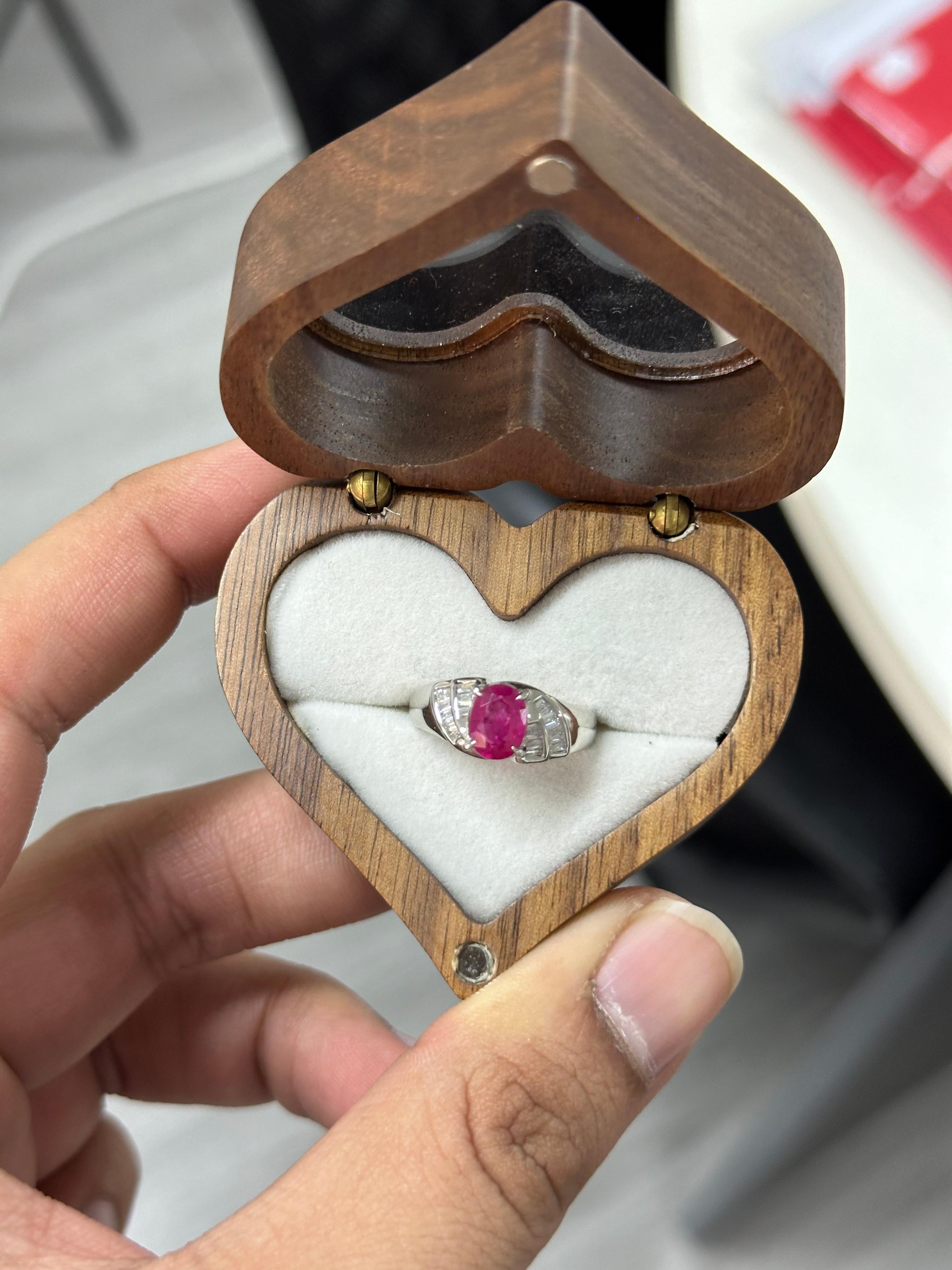 Anillo de Zafiro Rosa y Diamante de 1,22 Quilates en Platino 850 en Nuevo estado para la venta en Bangkok, TH