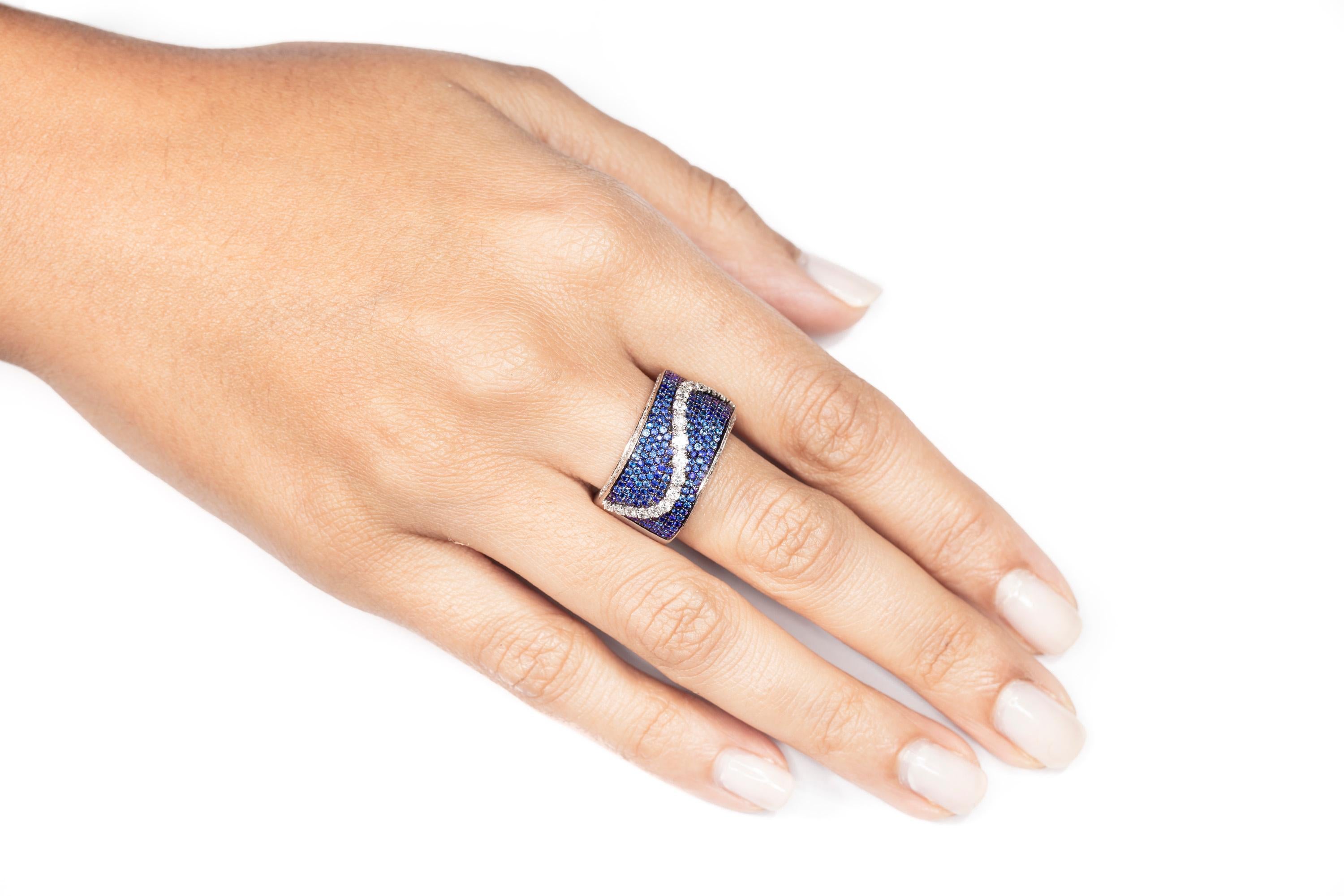 1.22 Carat Sapphire Diamond Band 18 Karat White Gold Cocktail Ring In New Condition For Sale In Hong Kong, Kowloon