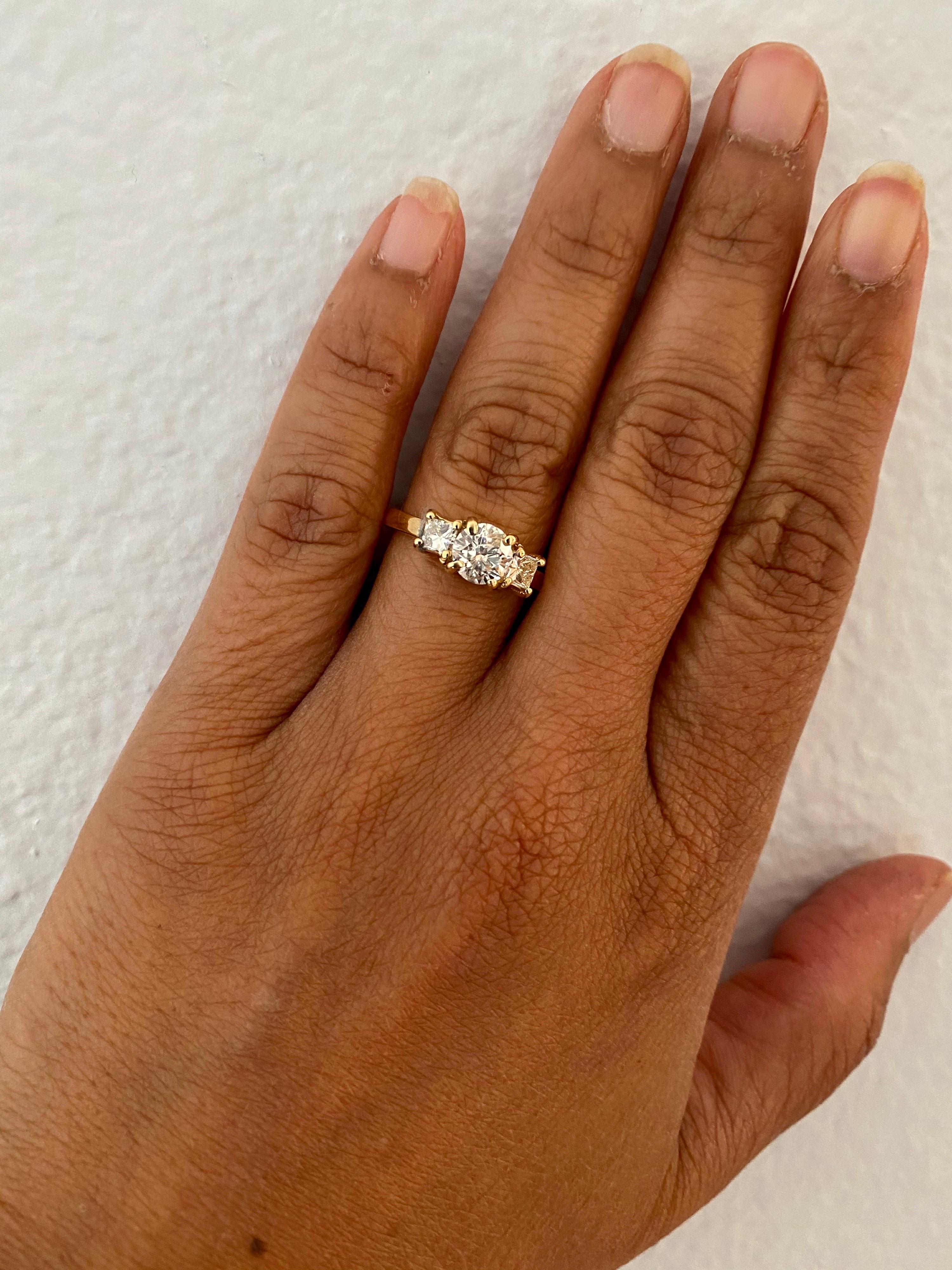 Contemporary 1.22 Carat Three-Stone Diamond 14 Karat Yellow Gold Engagement Ring For Sale