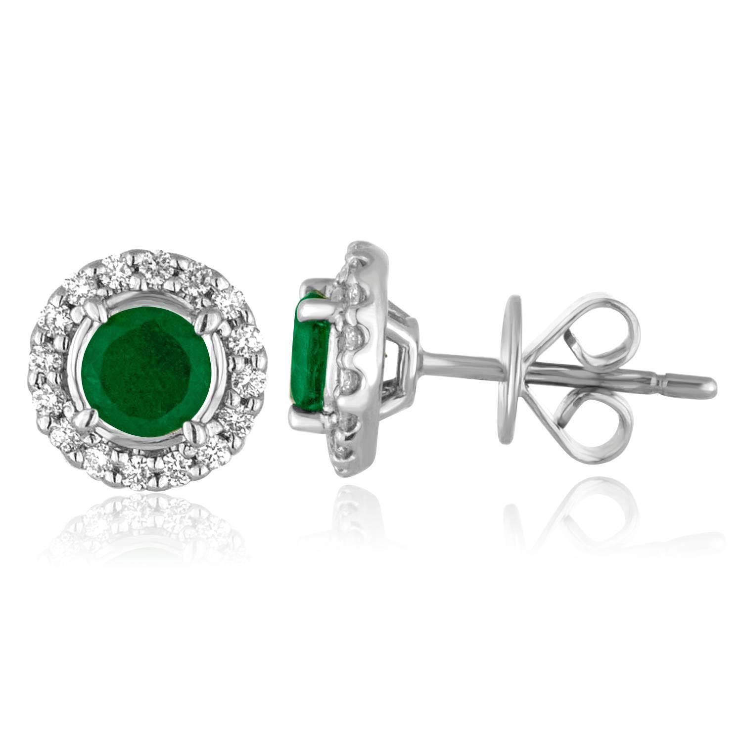 Modern 1.22 Carat Emerald Diamond Gold Halo Pendant and Earrings Set For Sale