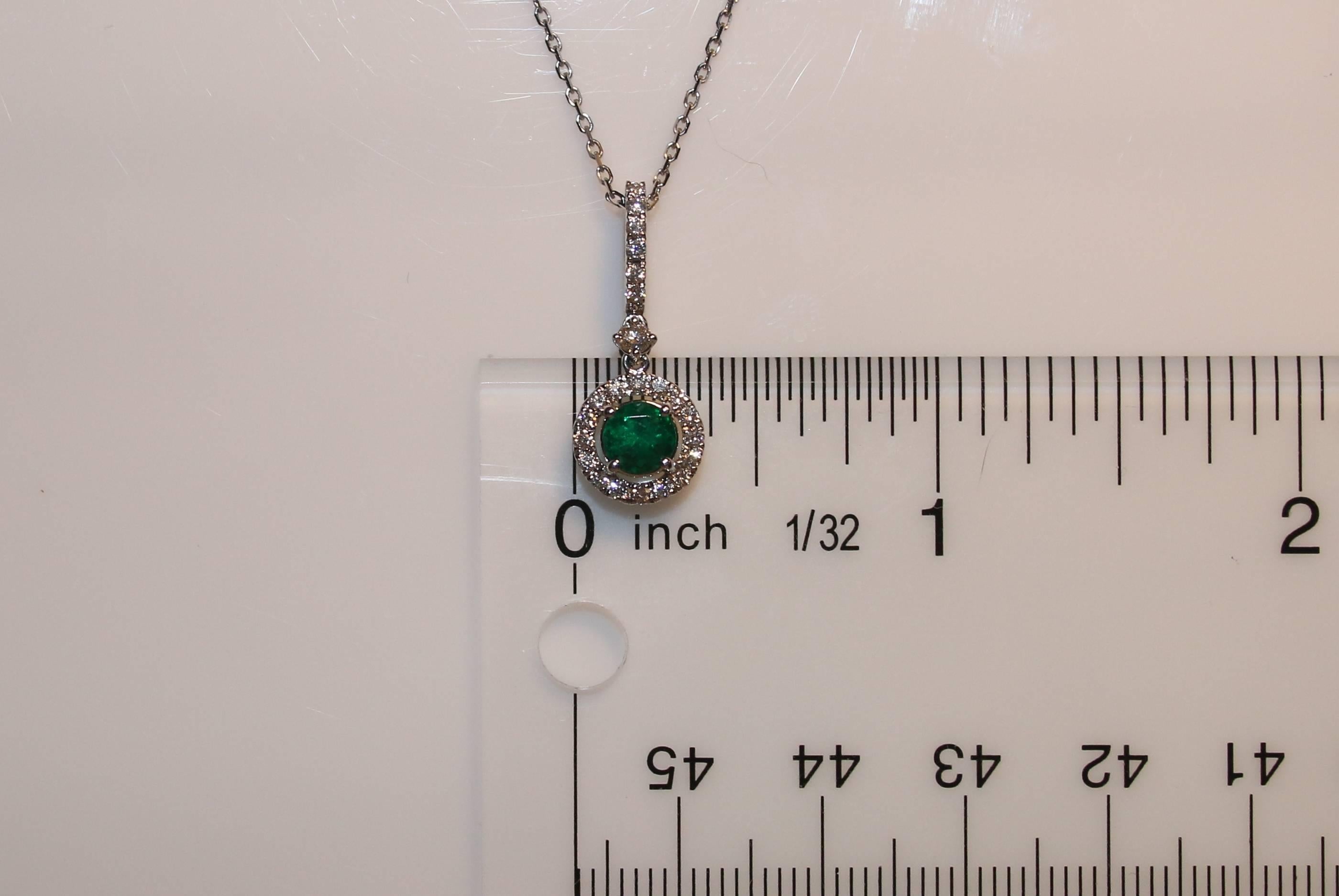 Women's 1.22 Carat Emerald Diamond Gold Halo Pendant and Earrings Set For Sale