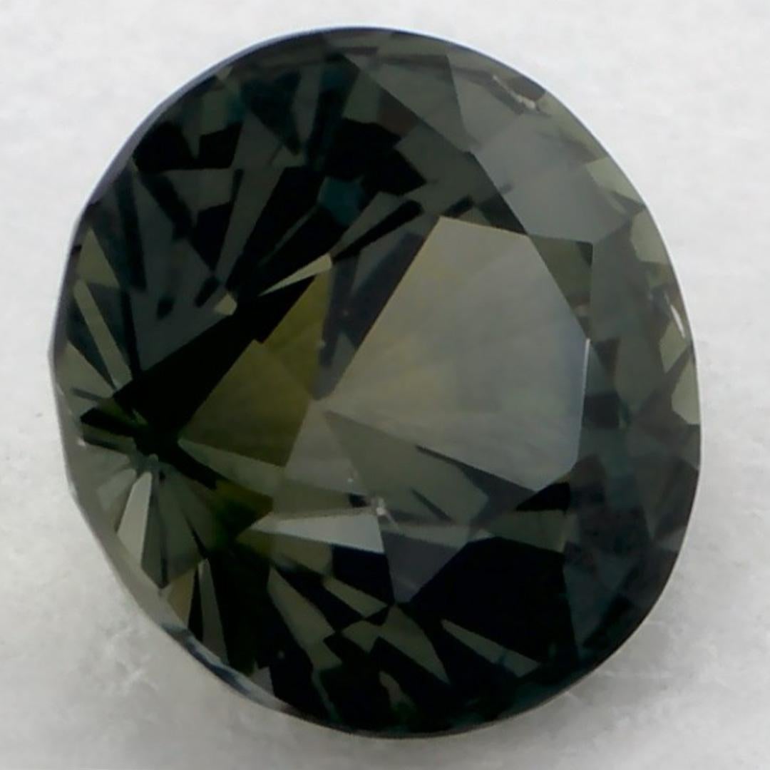 Dieser natürliche grüne Saphir bietet Eleganz und Raffinesse. Mit seiner satten Farbsättigung und seinem präzisen Schliff ist er das perfekte Herzstück für einen Verlobungsring oder ein luxuriöses Schmuckdesign.

Dieser Saphir stammt aus Sri Lanka