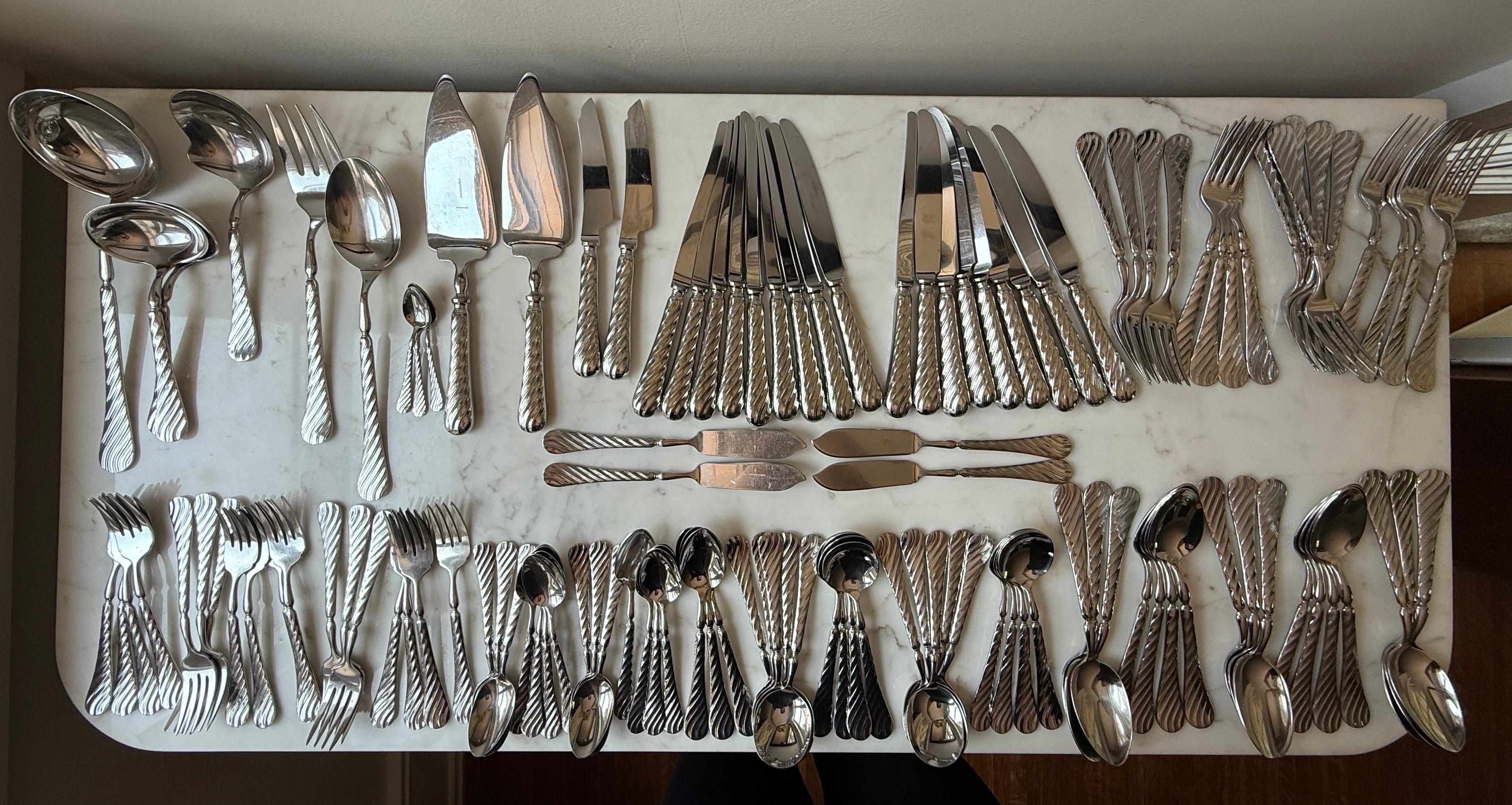 Service de couverts en métal argenté 122 pièces Christofle Capricorne Liane, France en vente 13