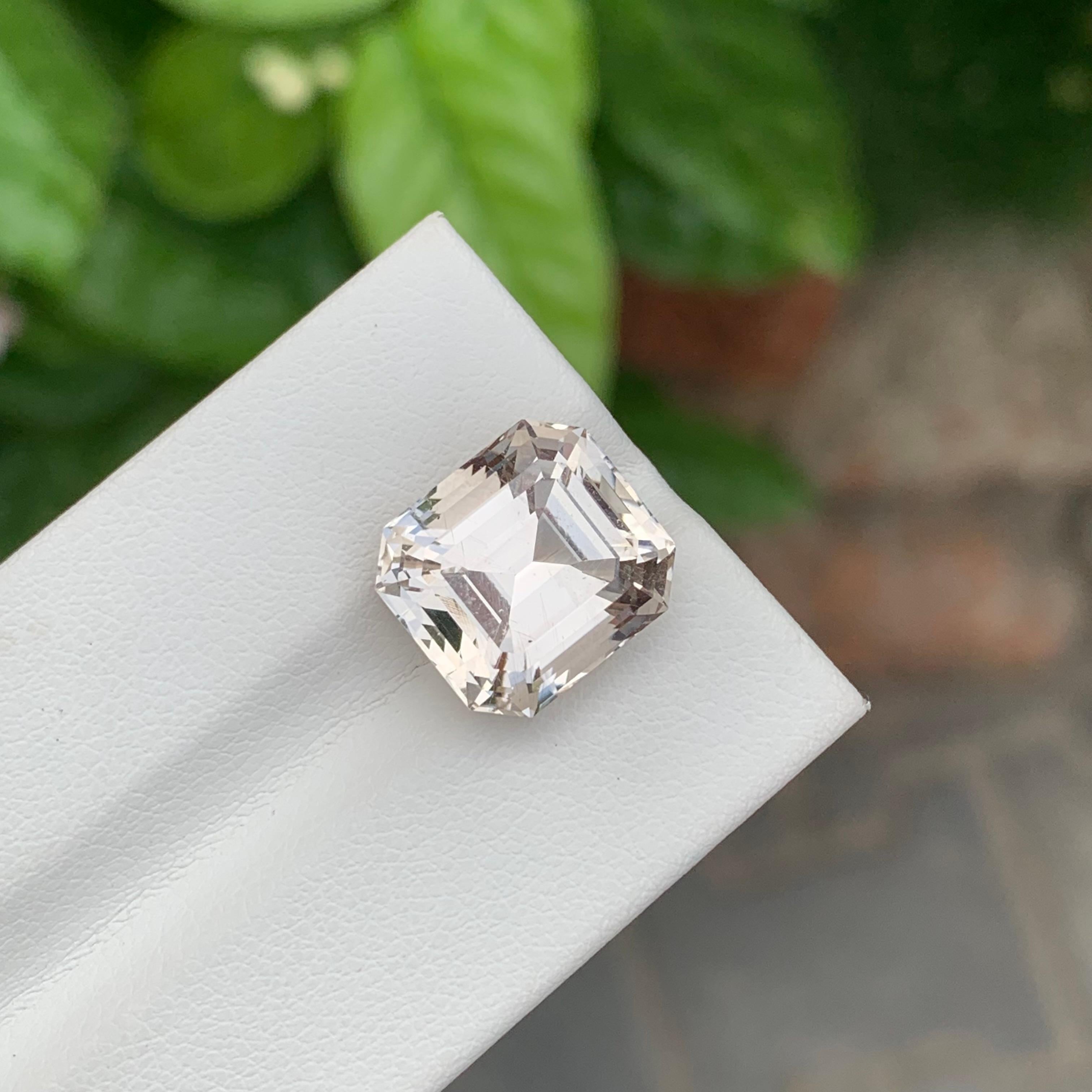 Topazio sfaccettato

Peso: 12,20 carati
Dimensioni: 13 x 11,8 x 9,1 mm
Origine: Skardu, Pakistan
Forma: A scacchiera 
Colore: oro
Trattamento: Non
Certificato: Su richiesta

Il topazio dorato è una gemma luminosa rinomata per le sue calde sfumature