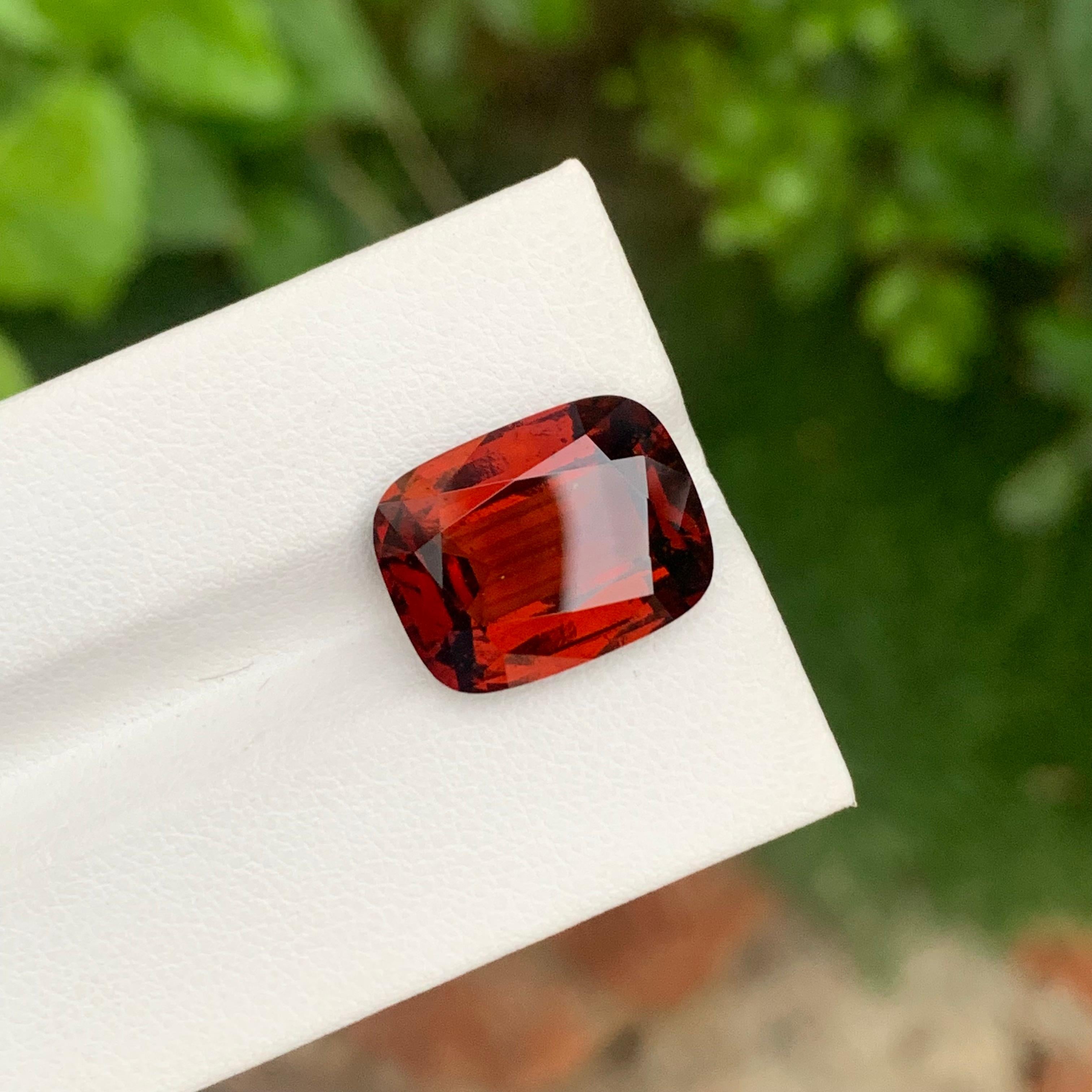 Granato Spessartine sfuso
Peso: 12,20 carati
Dimensioni: 15,3 x 11,8 x 7 mm
Colore: Rosso 
Trattamento: Non
Forma: Cuscino
Certificato: Su richiesta 


Il granato spessartino, spesso chiamato semplicemente spessartino, è un'affascinante gemma