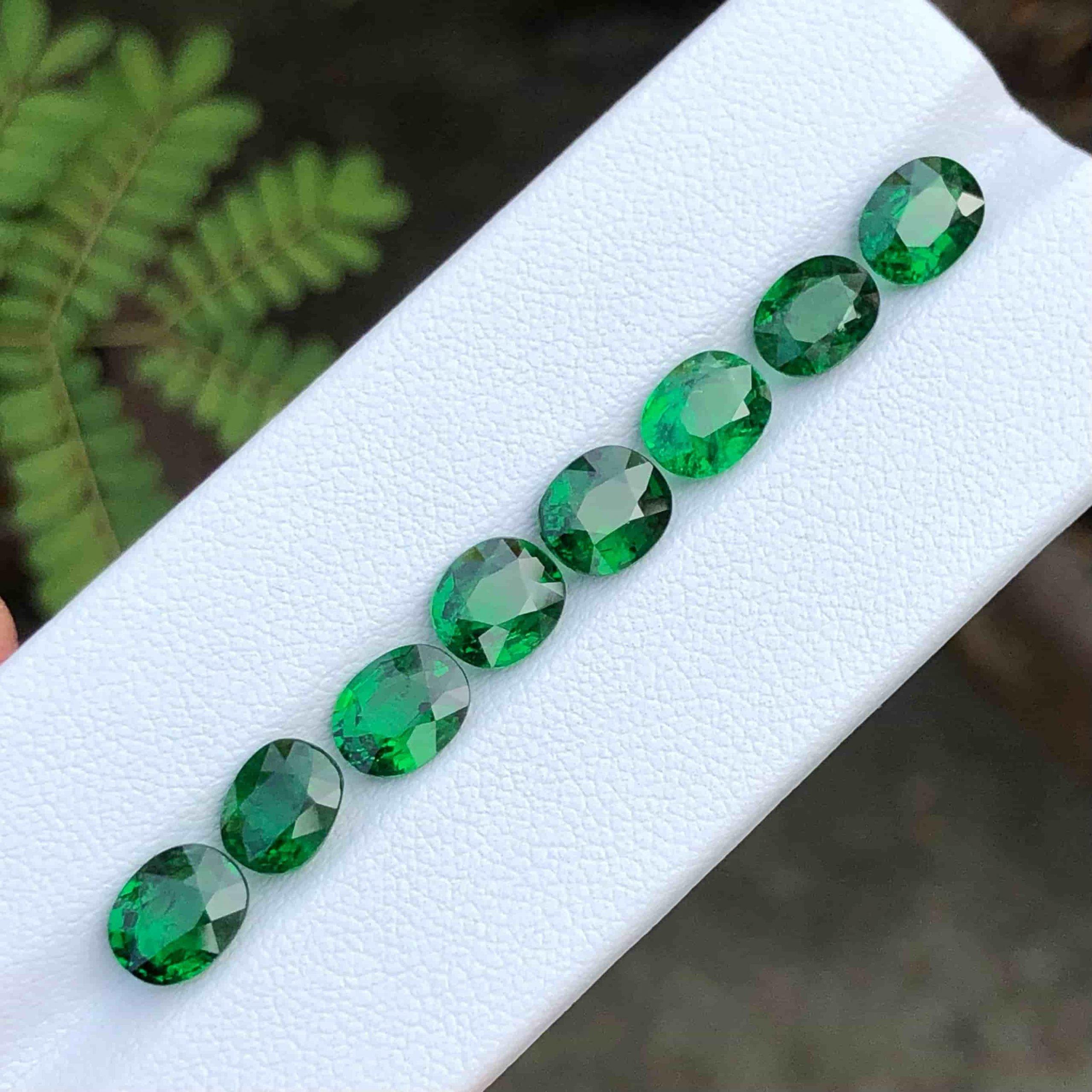 12,20 quilates Granate verde tsavorita natural Lote de gemas sueltas de Kenia Corte oval