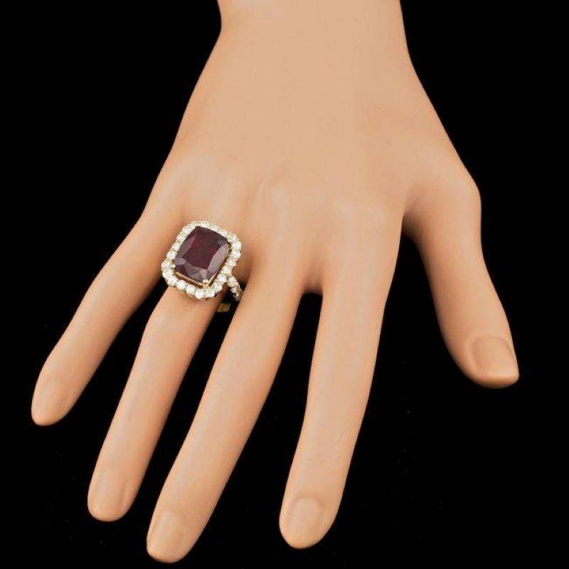 Mixed Cut 12.20 Carats Red Ruby and Natural Diamond 14k Solid Yellow Gold Ring For Sale