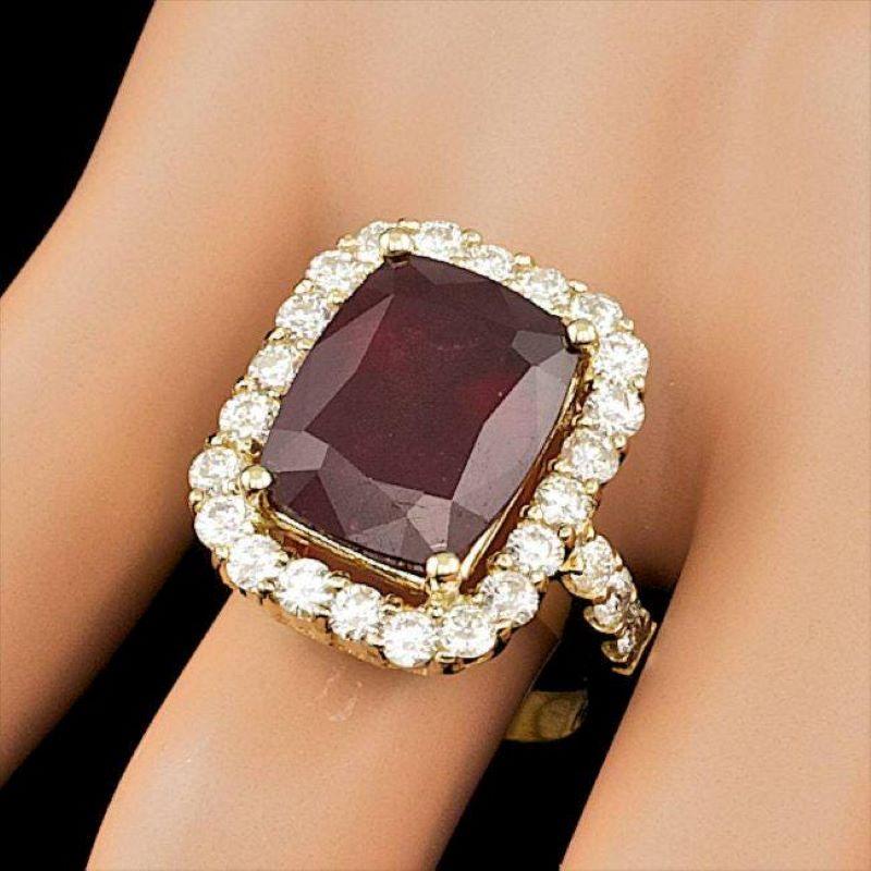 12.20 Carats Red Ruby and Natural Diamond 14k Solid Yellow Gold Ring In New Condition For Sale In Los Angeles, CA