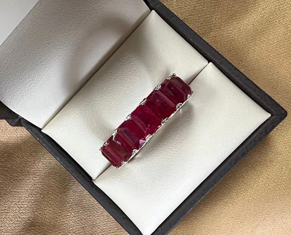 12.22 carat Expandable ruby band In New Condition For Sale In New York, NY