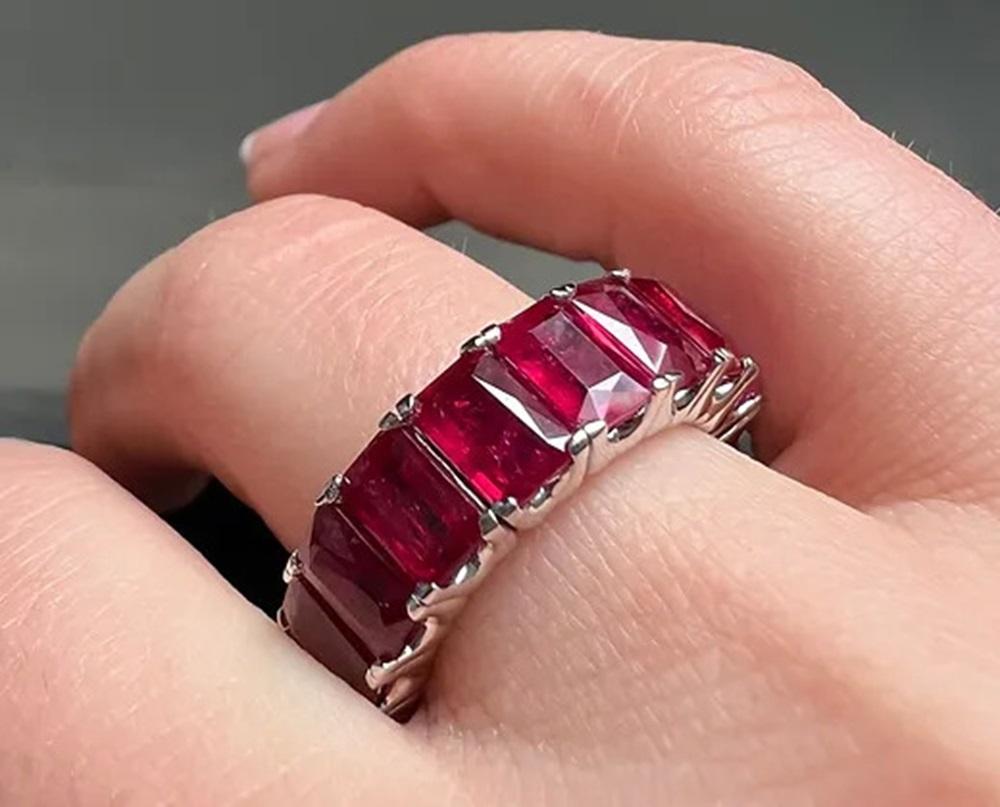 Women's 12.22 carat Expandable ruby band For Sale