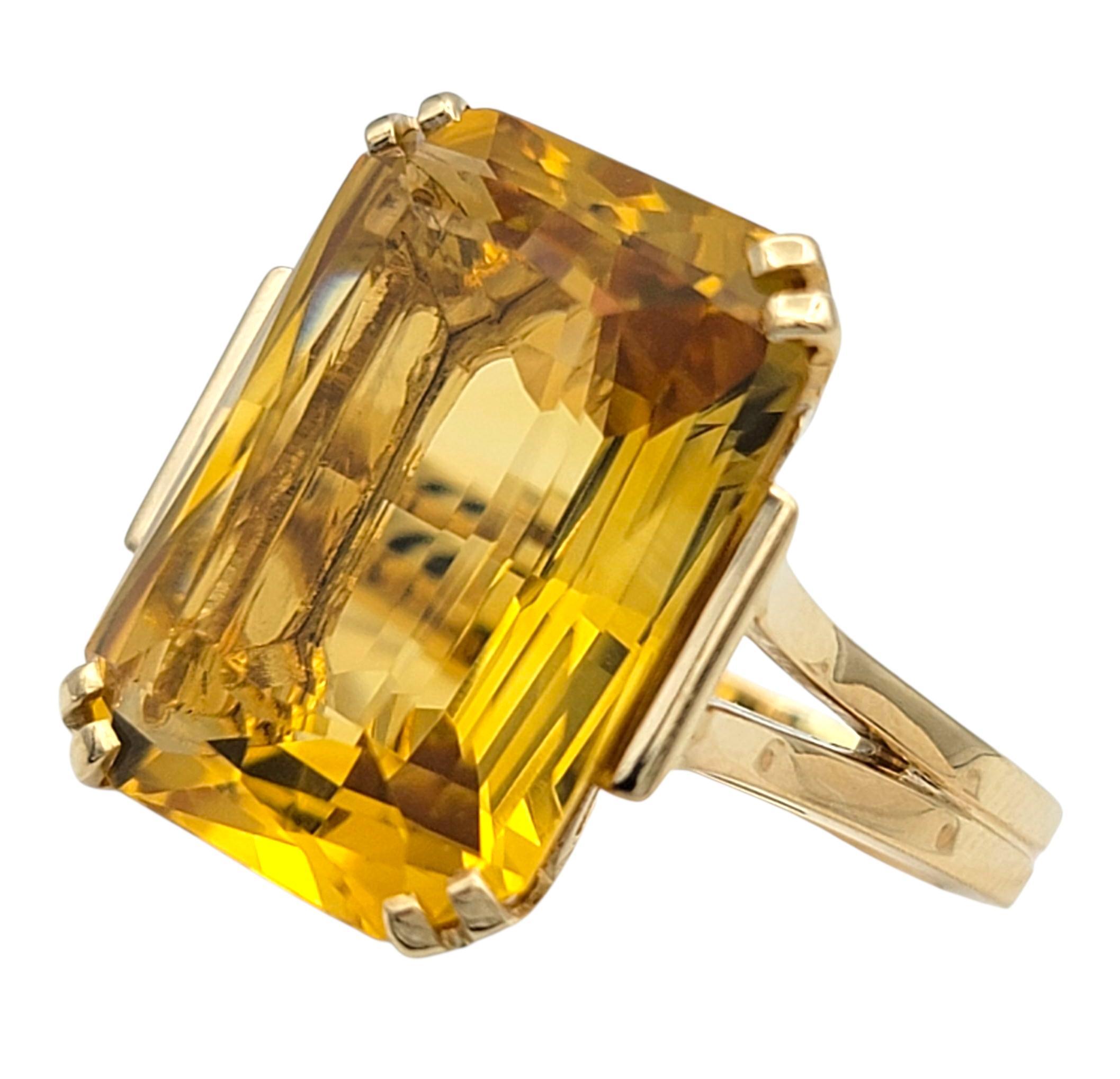 12,23 Karat Smaragdschliff Citrin Cocktail Ring in 14 Karat Gelbgold (Zeitgenössisch) im Angebot