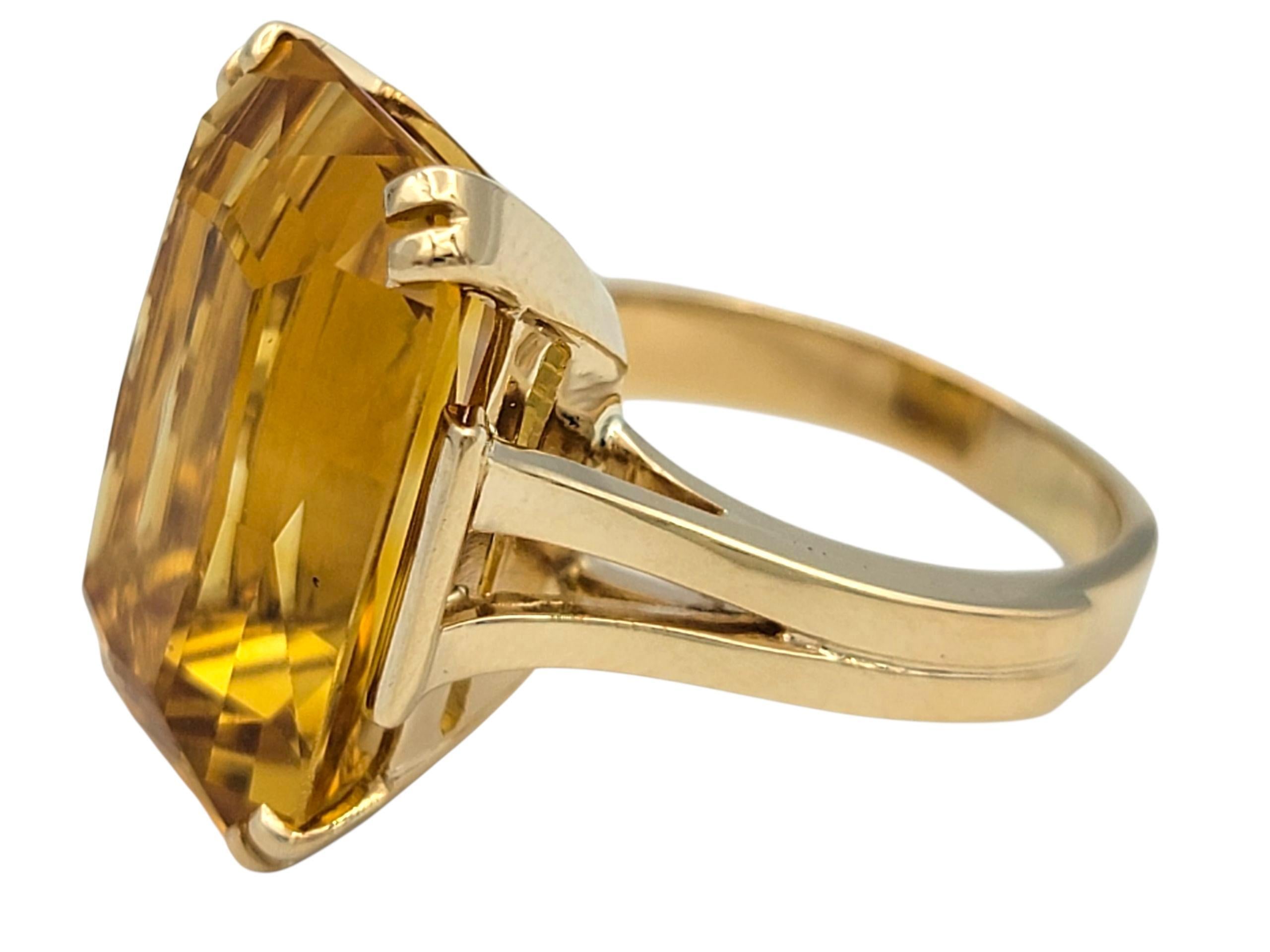 12,23 Karat Smaragdschliff Citrin Cocktail Ring in 14 Karat Gelbgold im Zustand „Hervorragend“ im Angebot in Scottsdale, AZ